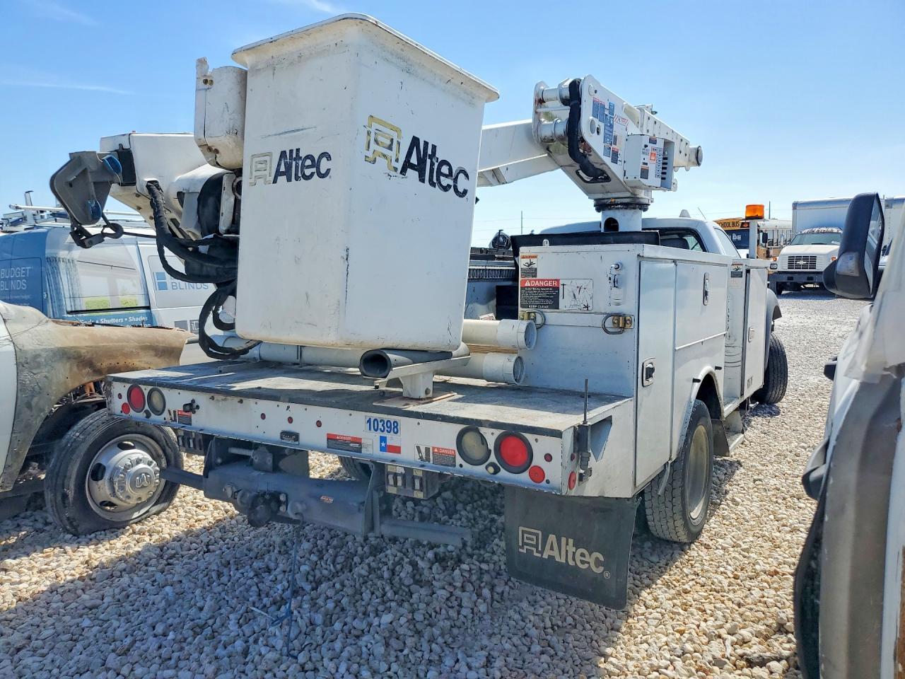 2016 Ford F-550 Bucket Truck - Фото 3