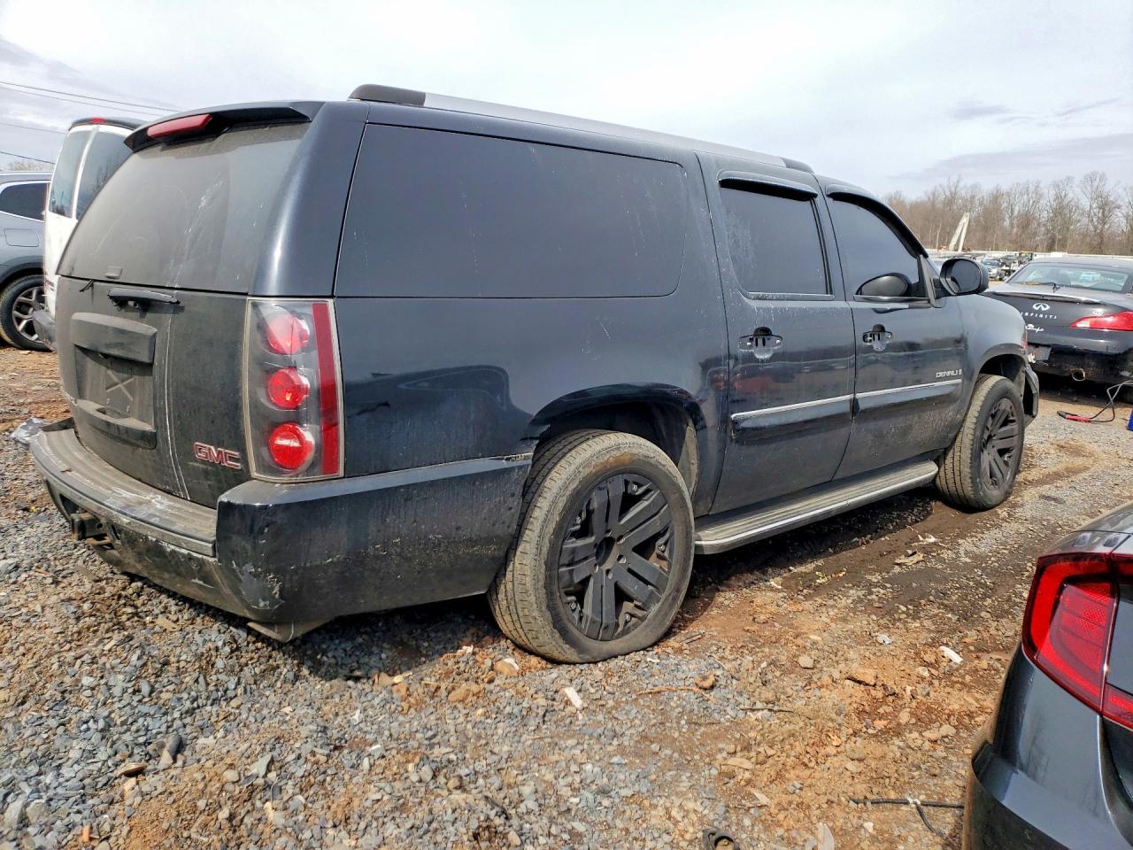 2007 GMC Yukon Denali Awd - Фото 3