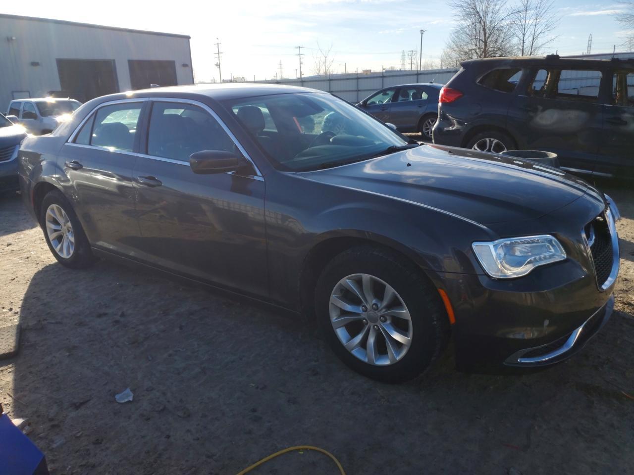 2015 Chrysler 300 Limited - Фото 4