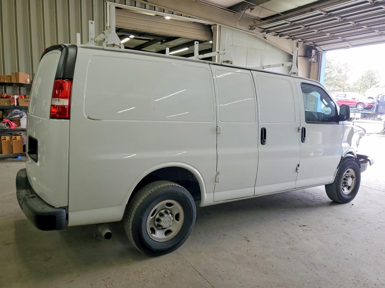 2021 Chevrolet Express G2500 - Фото 3
