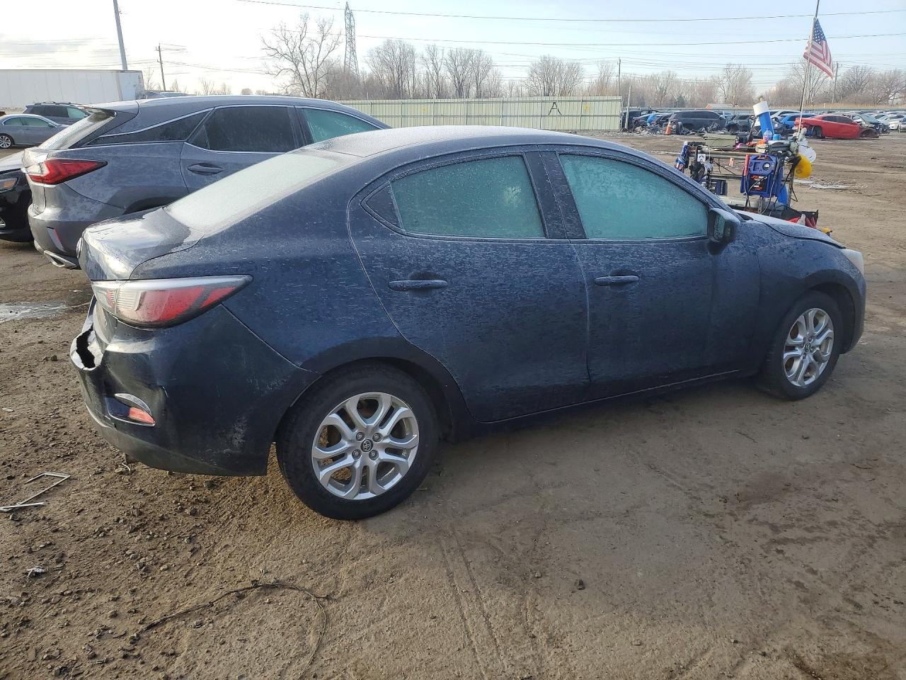 2017 Toyota Yaris Ia Base - Фото 3