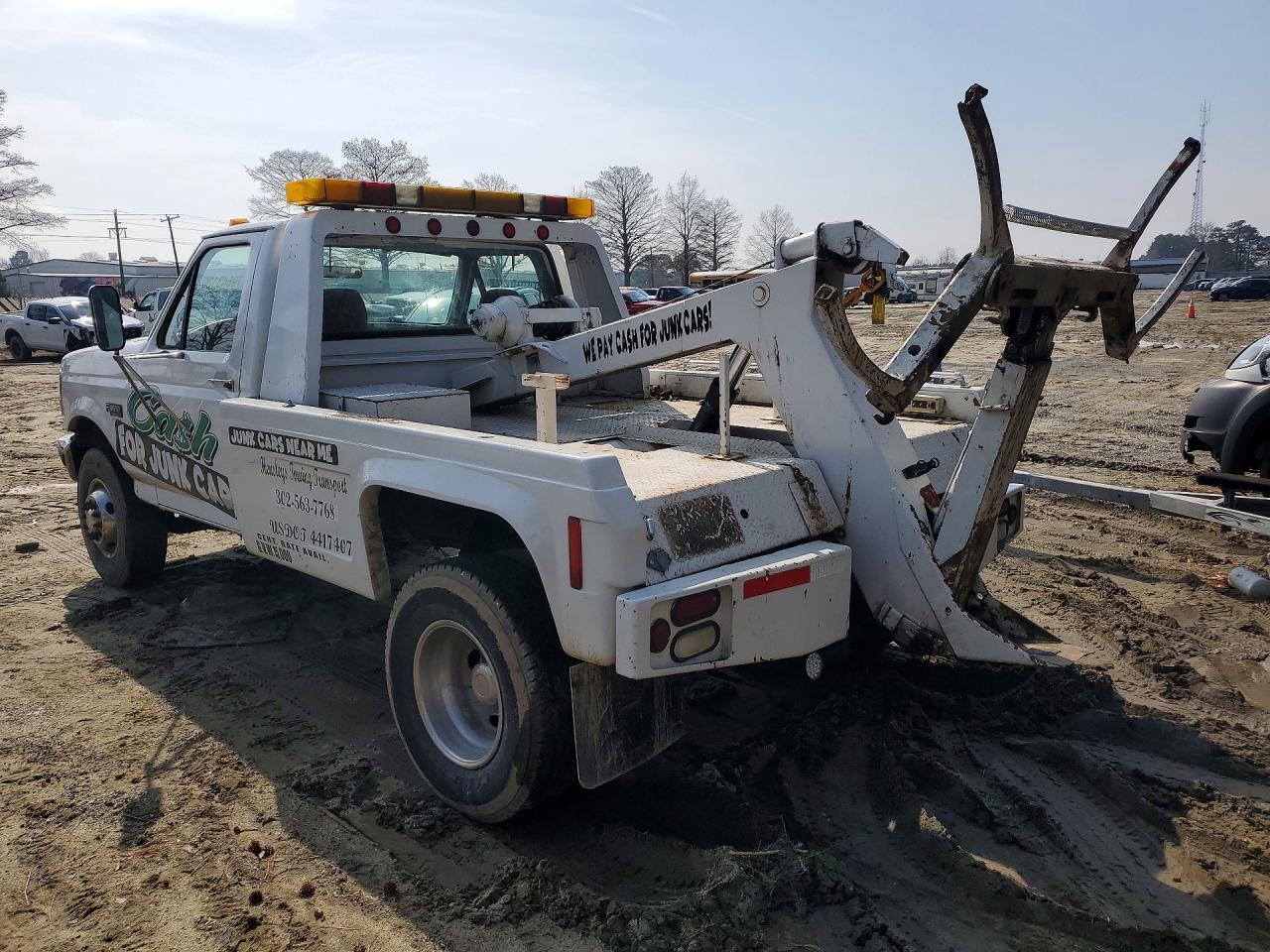 1997 Ford F Super Duty Tow Truck - Image 2