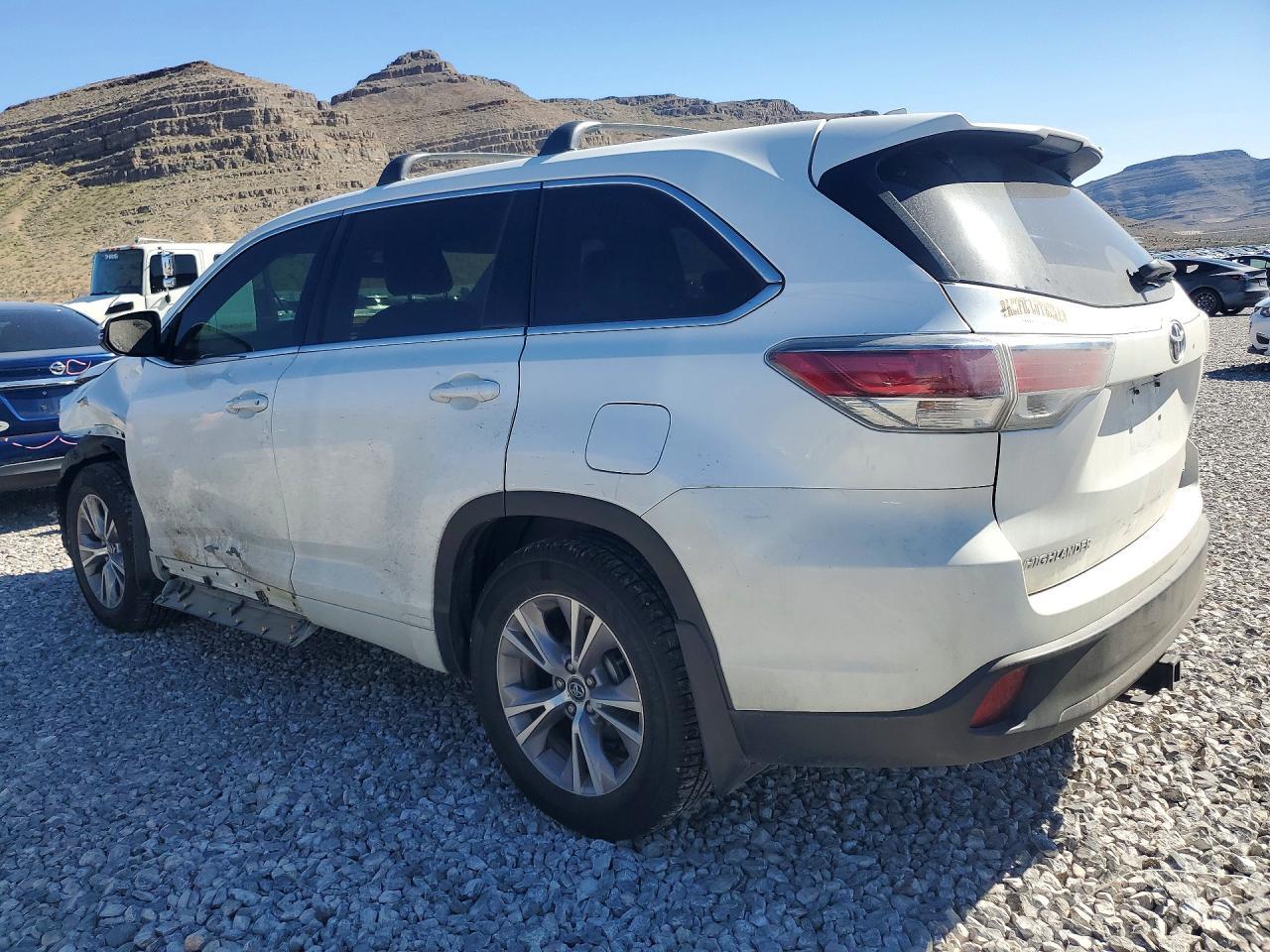 2016 Toyota Highlander Le Plus - Фото 2