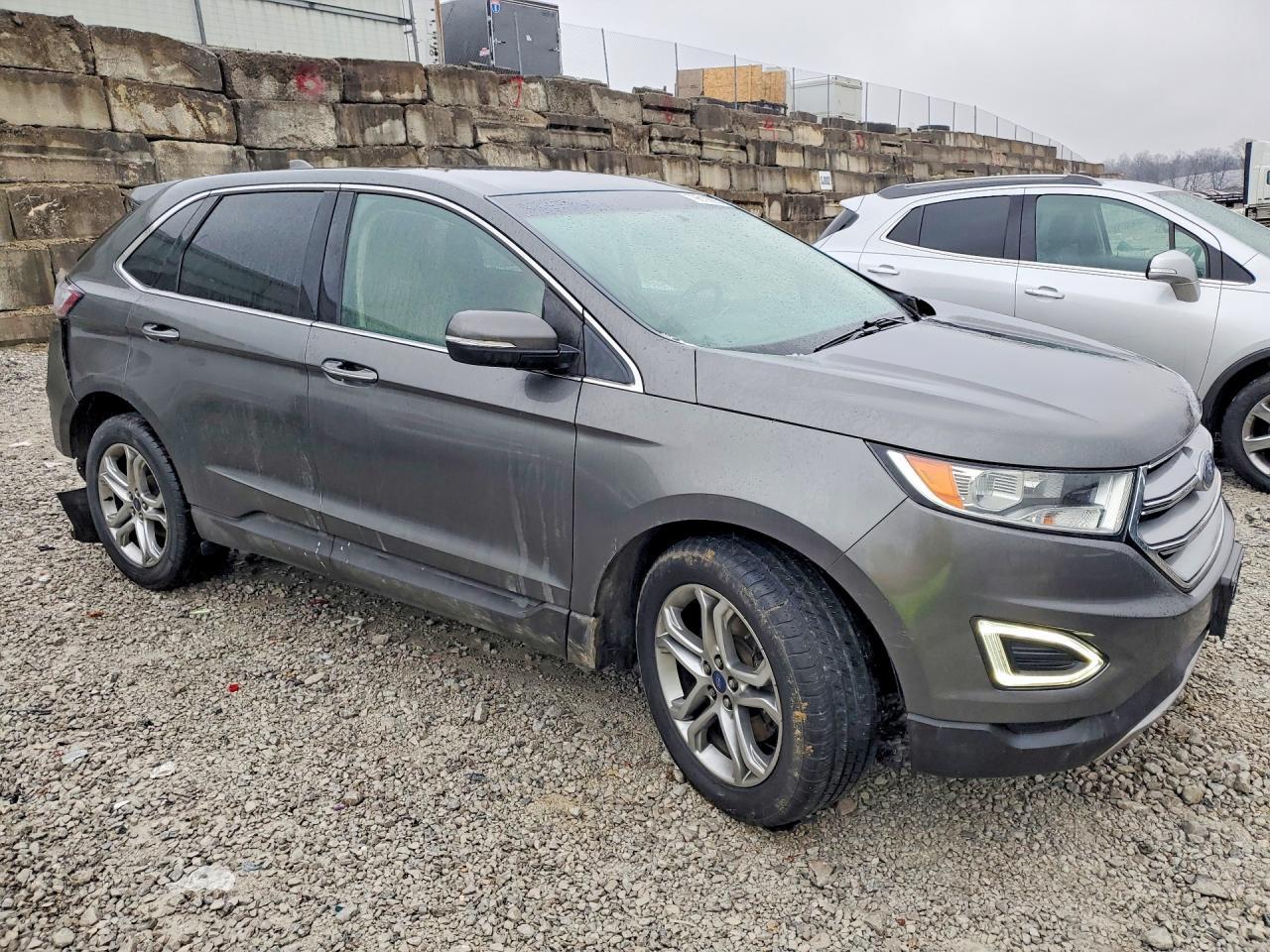 2016 Ford Edge Titanium - Image 4