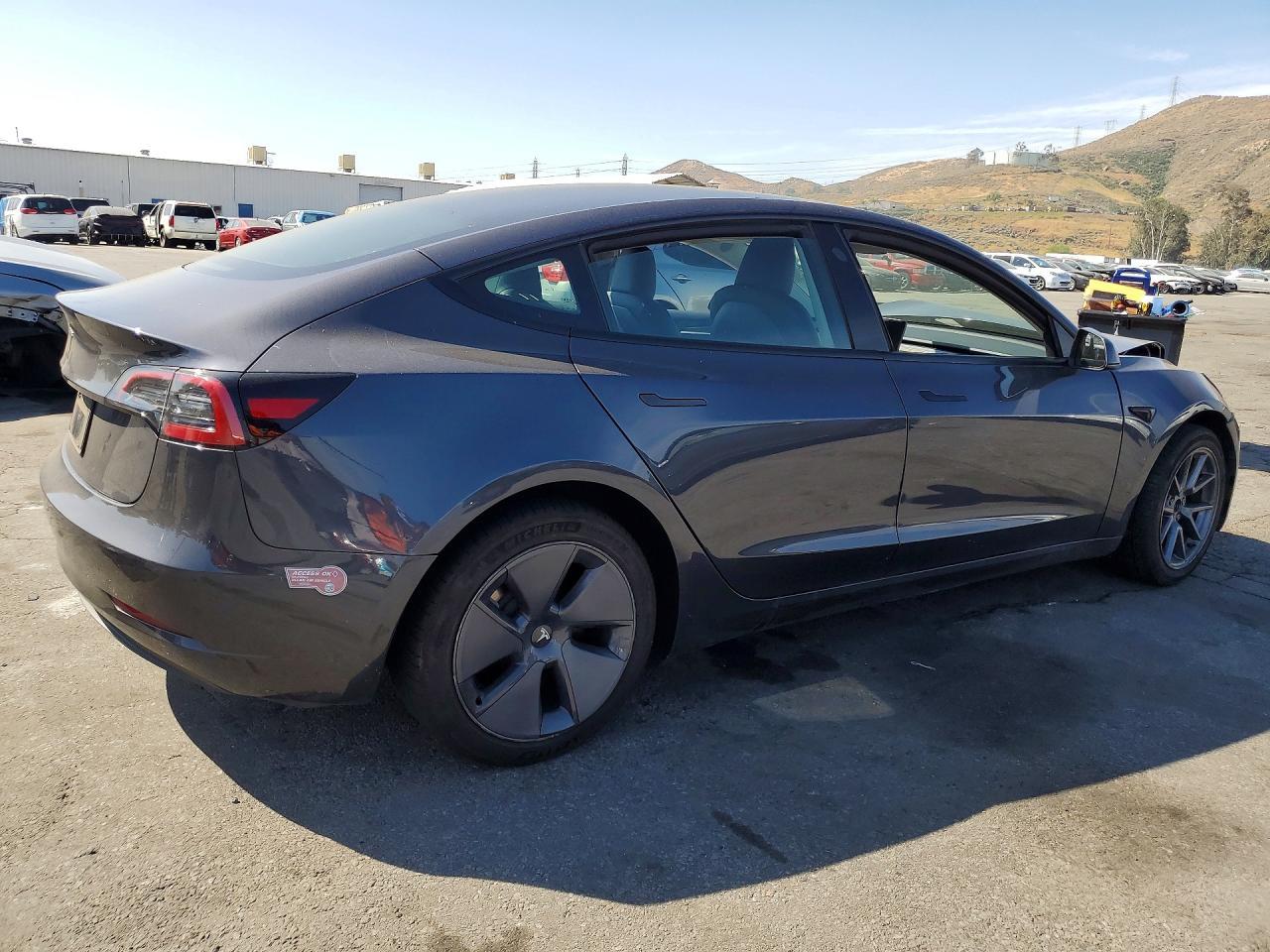 2023 Tesla Model 3 - Фото 3