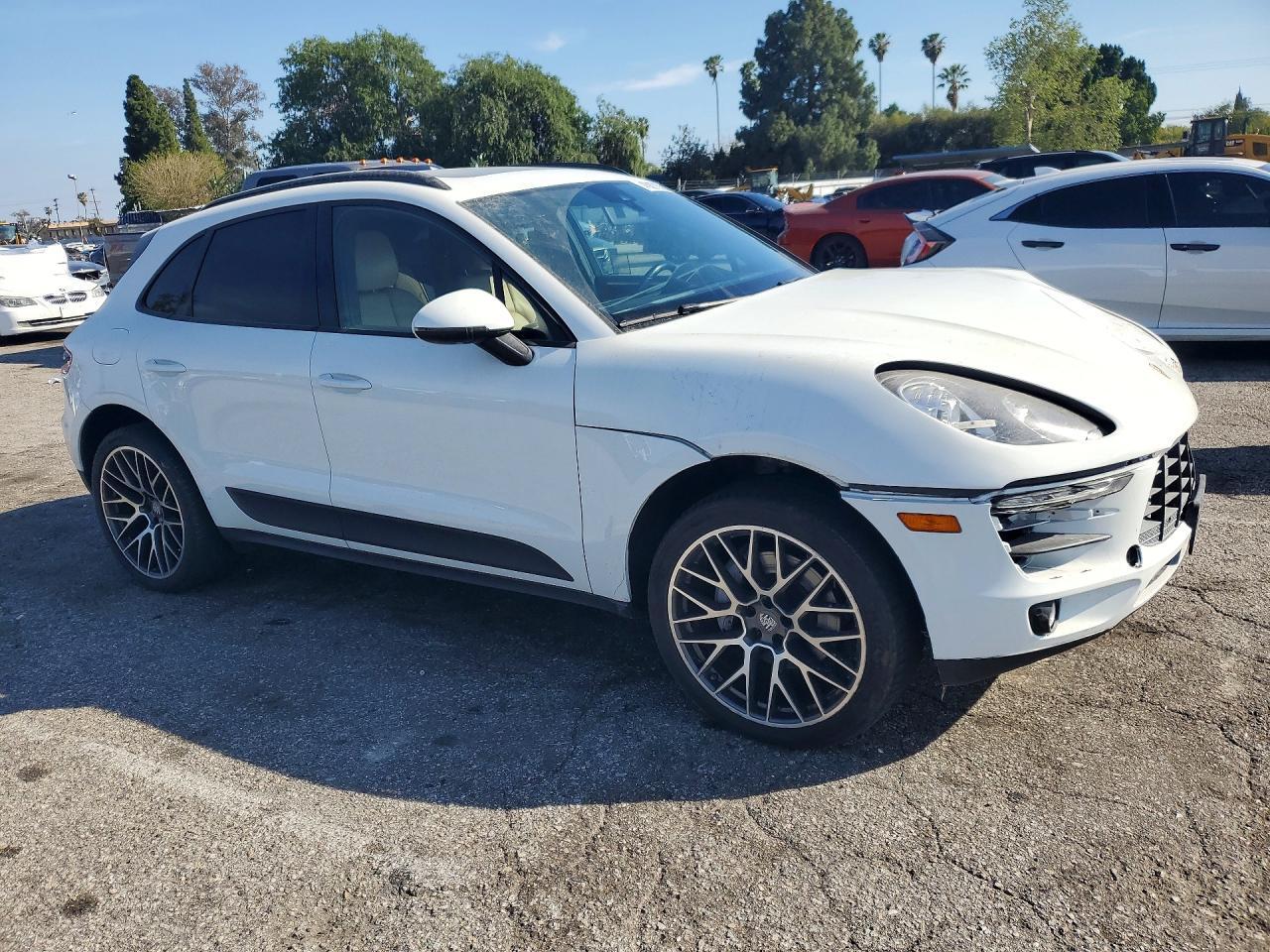 2017 Porsche Macan - Image 4