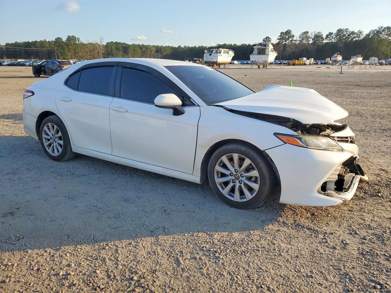 2019 Toyota Camry Le - Фото 4