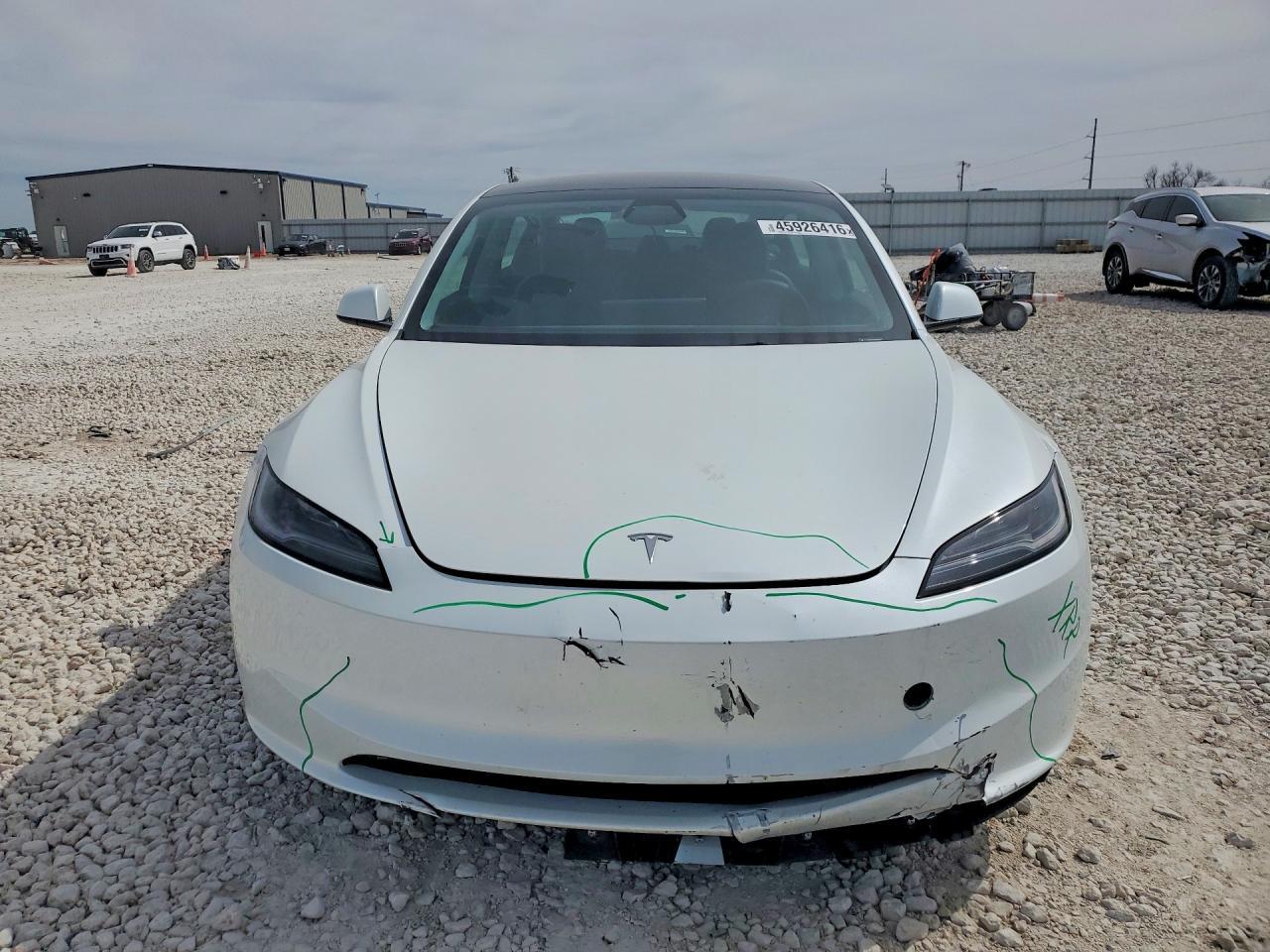 2025 Tesla Model 3 - Фото 5