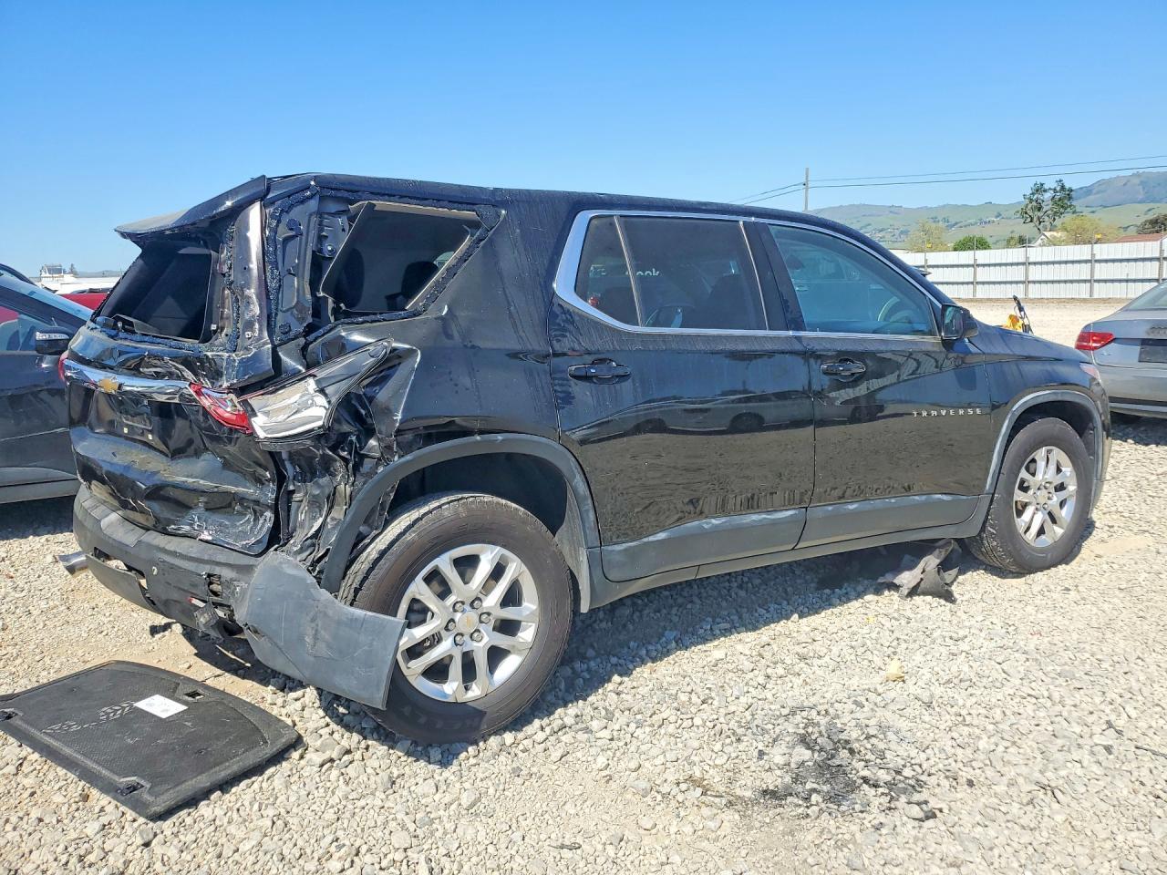 2019 Chevrolet Traverse Ls - Image 3