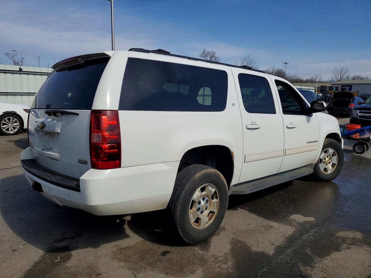 2010 Chevrolet Subrban - Фото 3