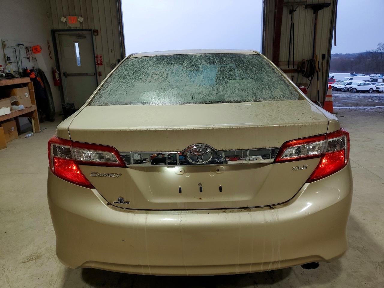 2012 Toyota Camry Base - Фото 6