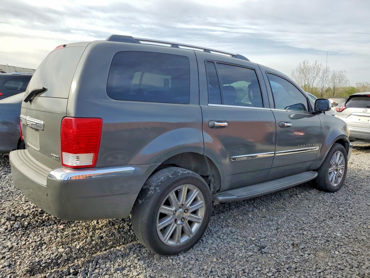 2007 Chrysler Aspen Limited - Image 3
