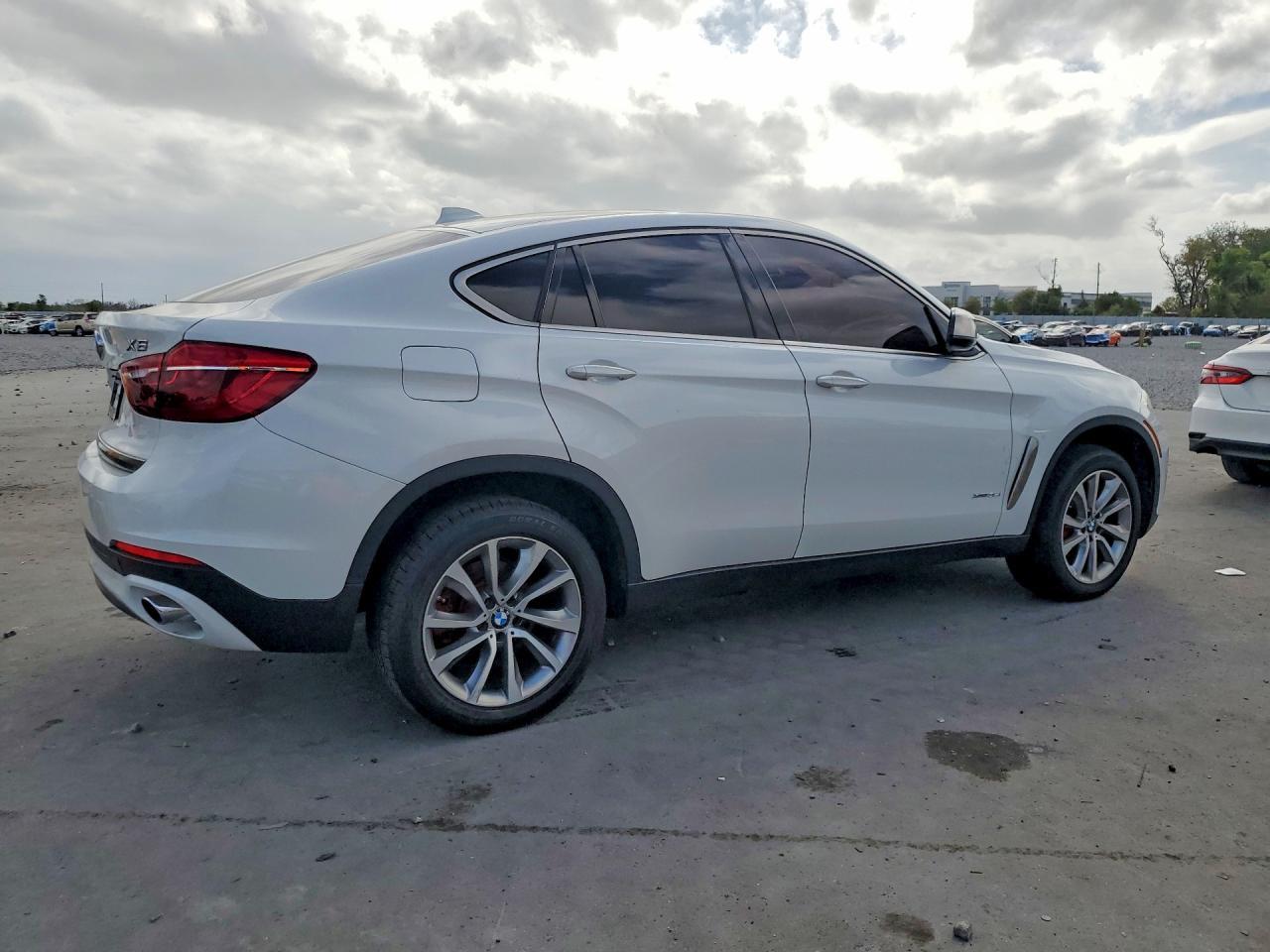 2017 BMW X6 xDrive35I - Фото 3