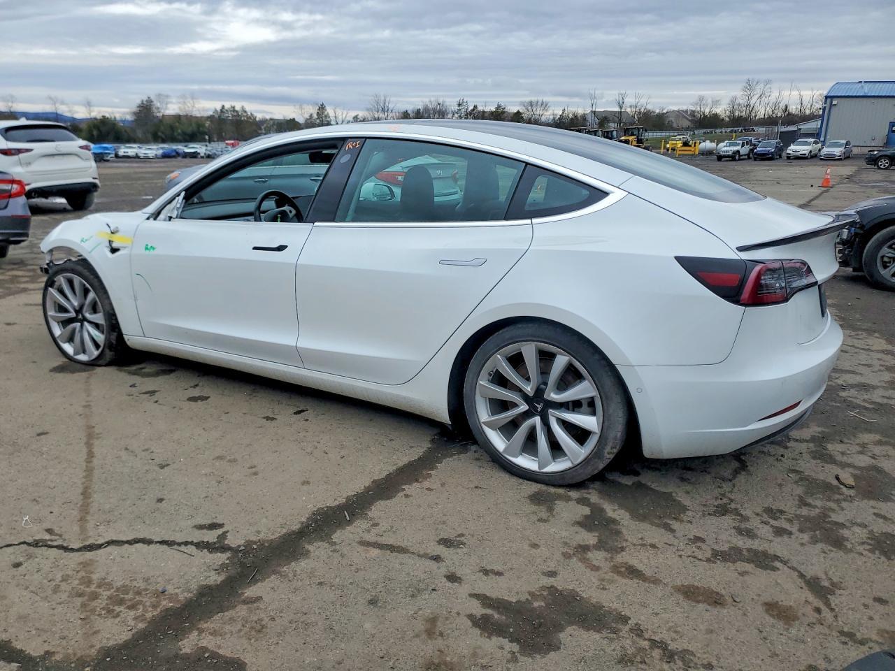 2019 Tesla Model 3 - Фото 2