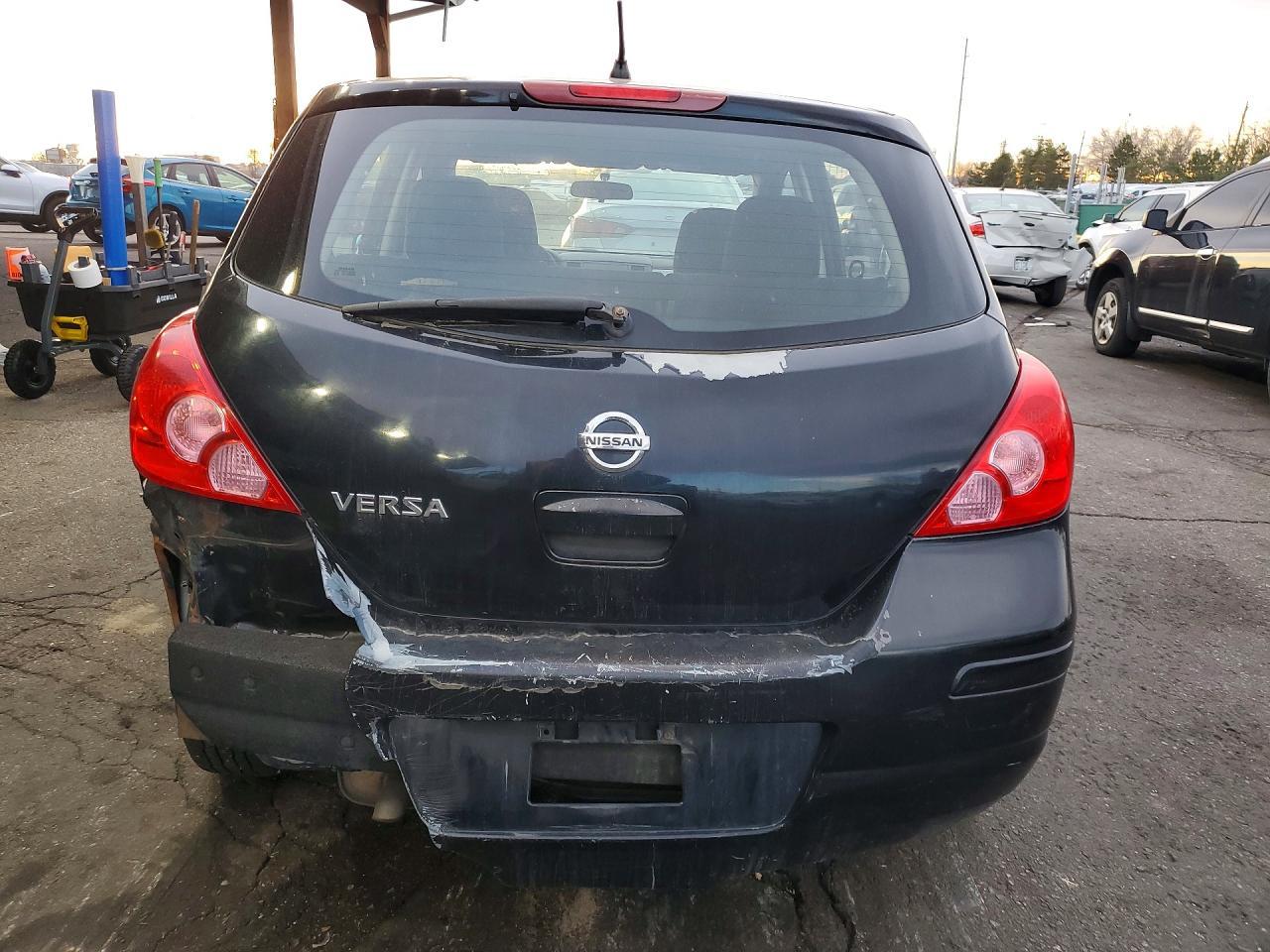 2011 Nissan Versa 1.8 S - Image 6
