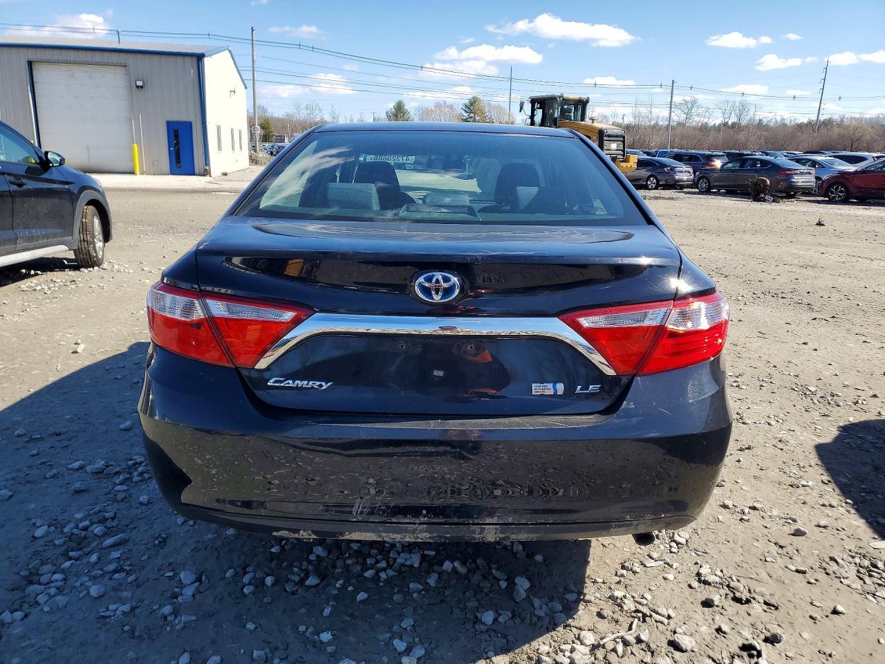 2016 Toyota Camry Hybrid Le - Image 6