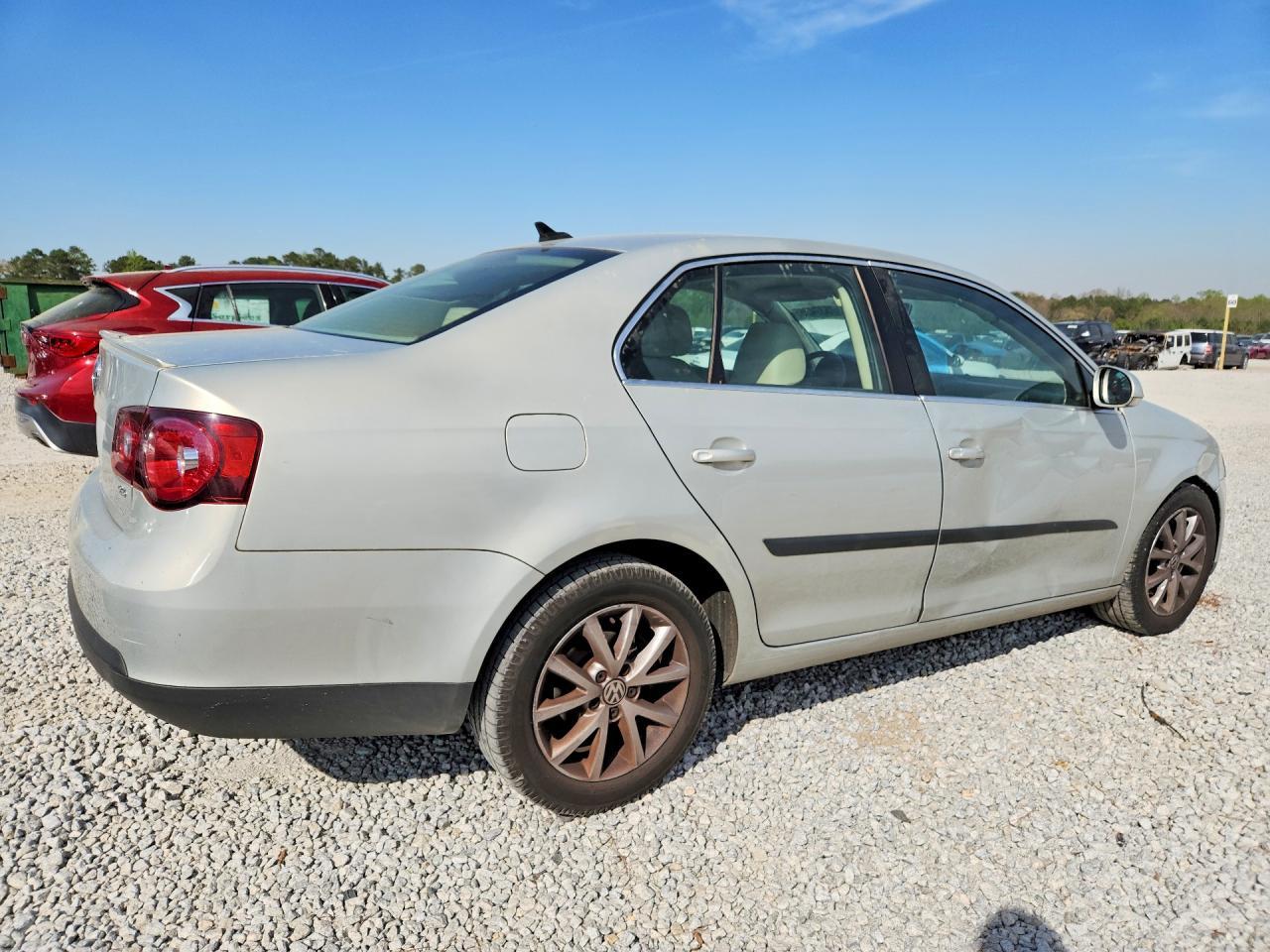 2010 Volkswagen Jetta Se - Image 3