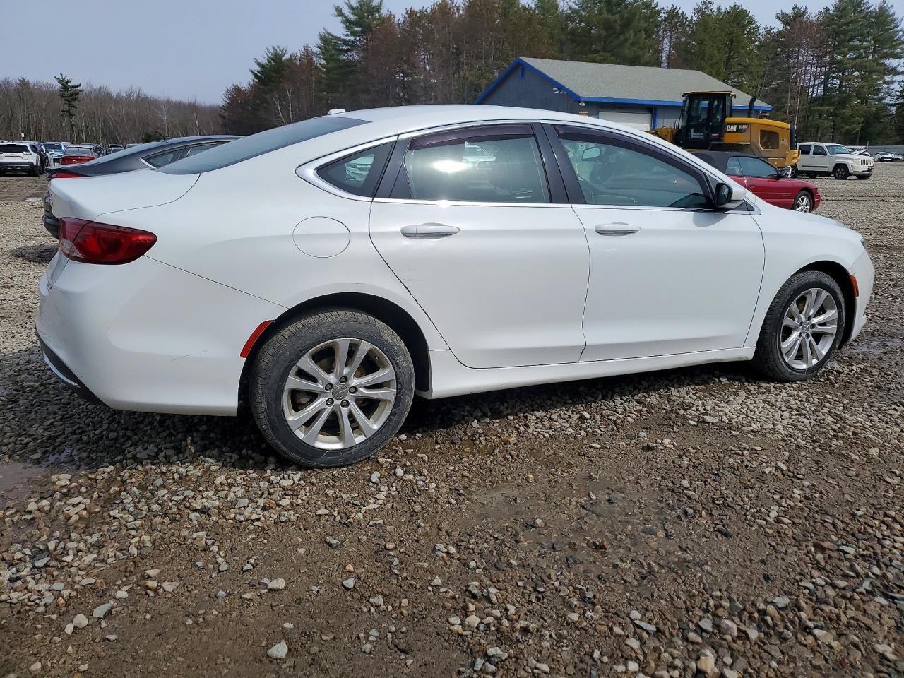 2015 Chrysler 200 Limited - Фото 3
