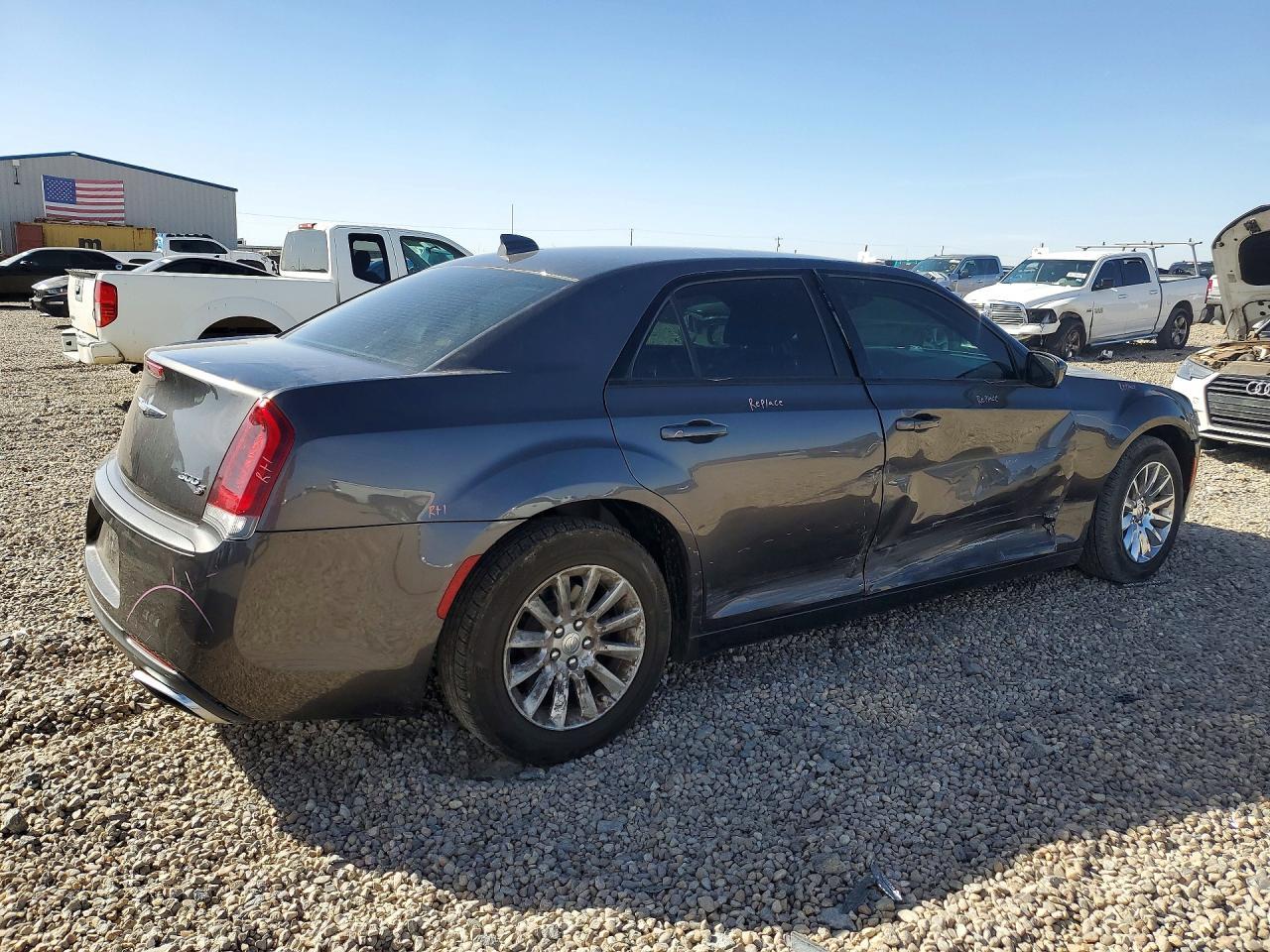 2018 Chrysler 300 S - Фото 3