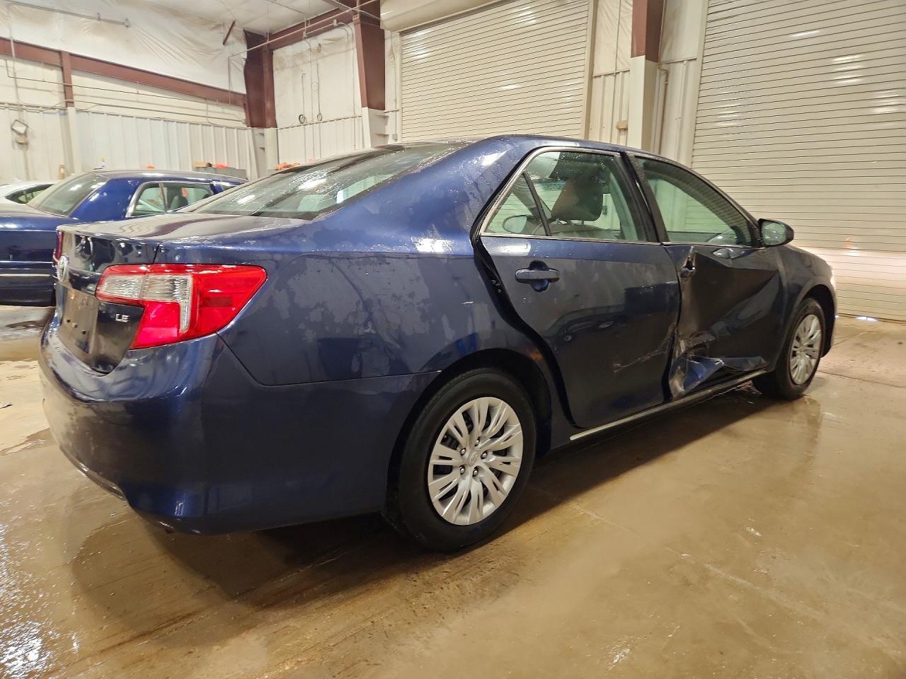 2014 Toyota Camry Le - Фото 3