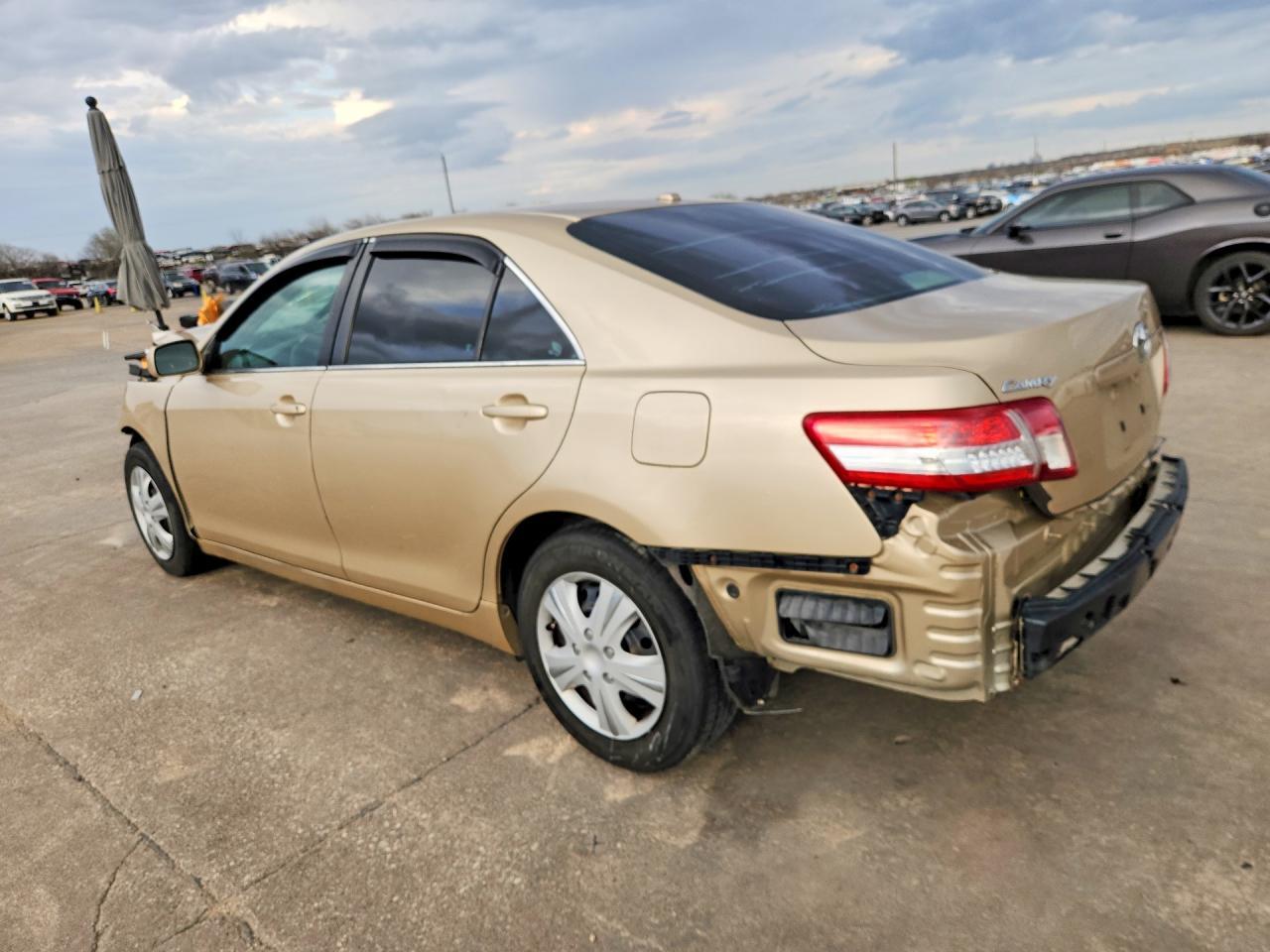 2011 Toyota Camry Le - Фото 2