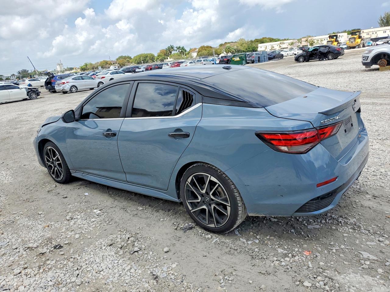 2024 Nissan Sentra Sr - Image 2