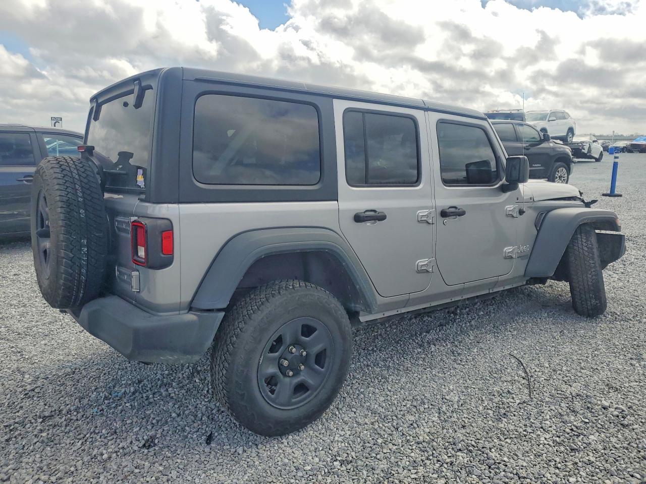 2018 Jeep Wrangler Unlimited Sport - Фото 3