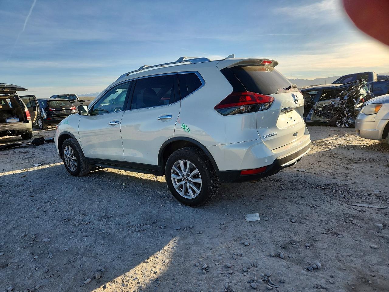 2020 Nissan Rogue Sv - Image 2