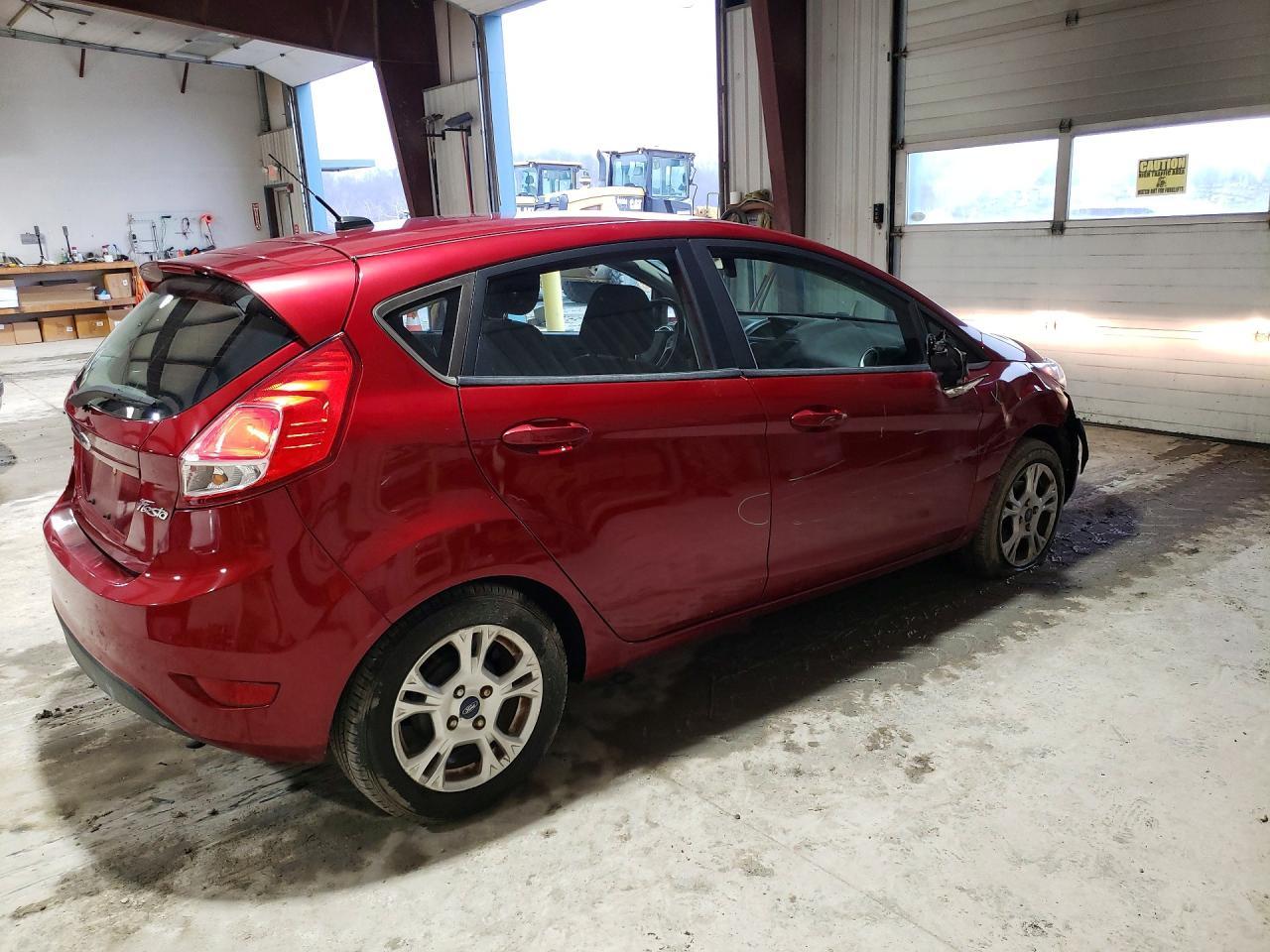 2015 Ford Fiesta Se - Фото 3