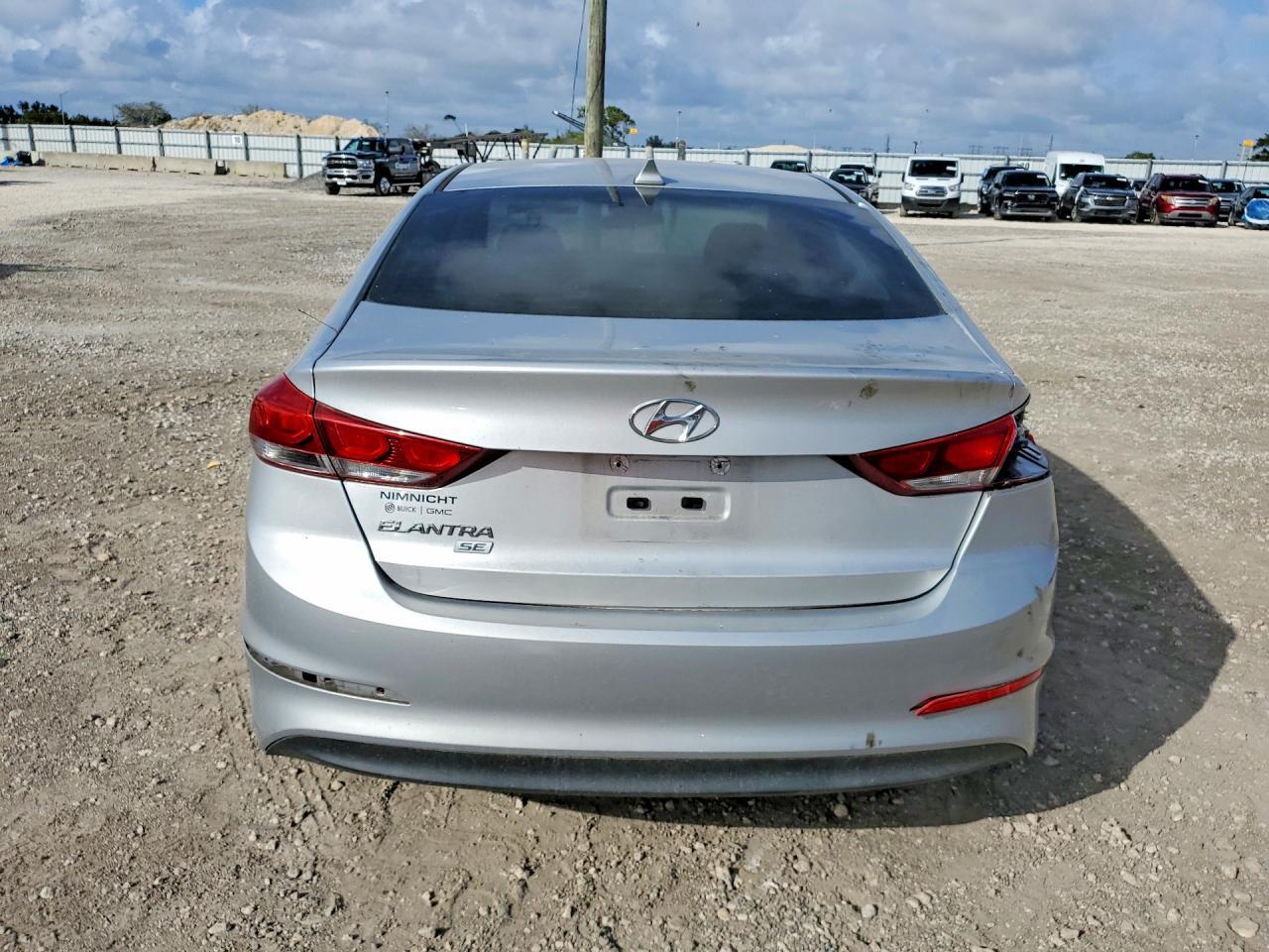 2017 Hyundai Elantra Se - Фото 6
