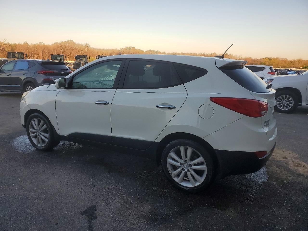 2013 Hyundai Tucson Limited - Image 2