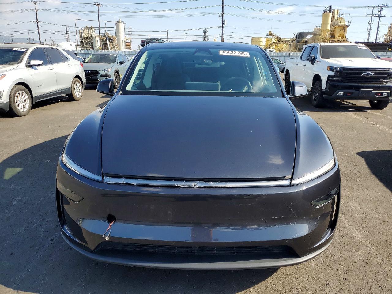 2026 Tesla Model Y - Фото 5