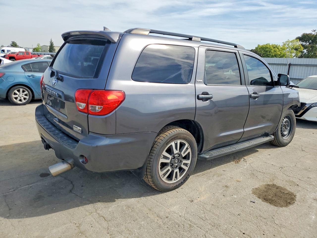 2017 Toyota Sequoia Sr5 - Фото 3