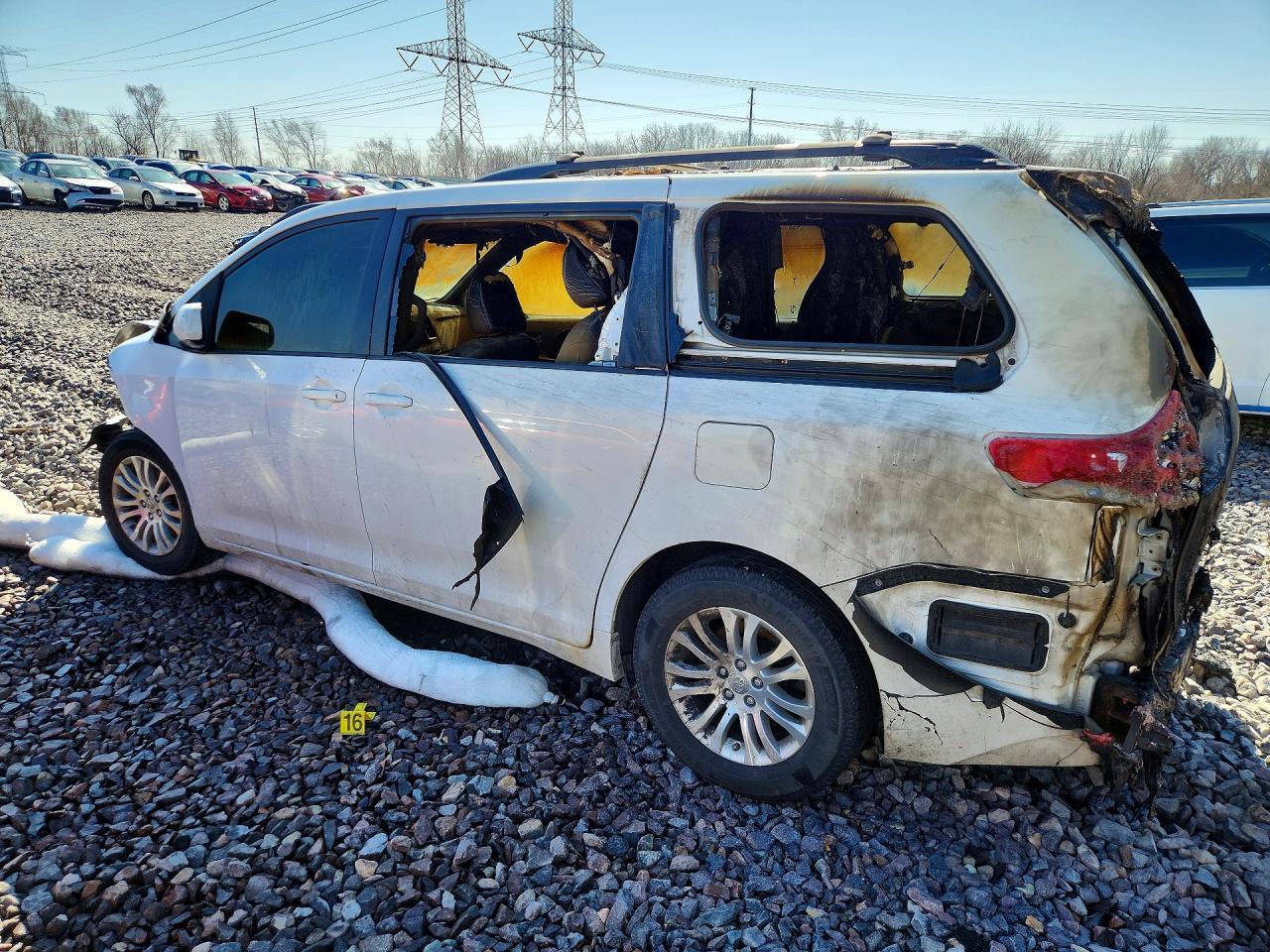 2014 Toyota Sienna Xle 8-Passenger - Фото 2