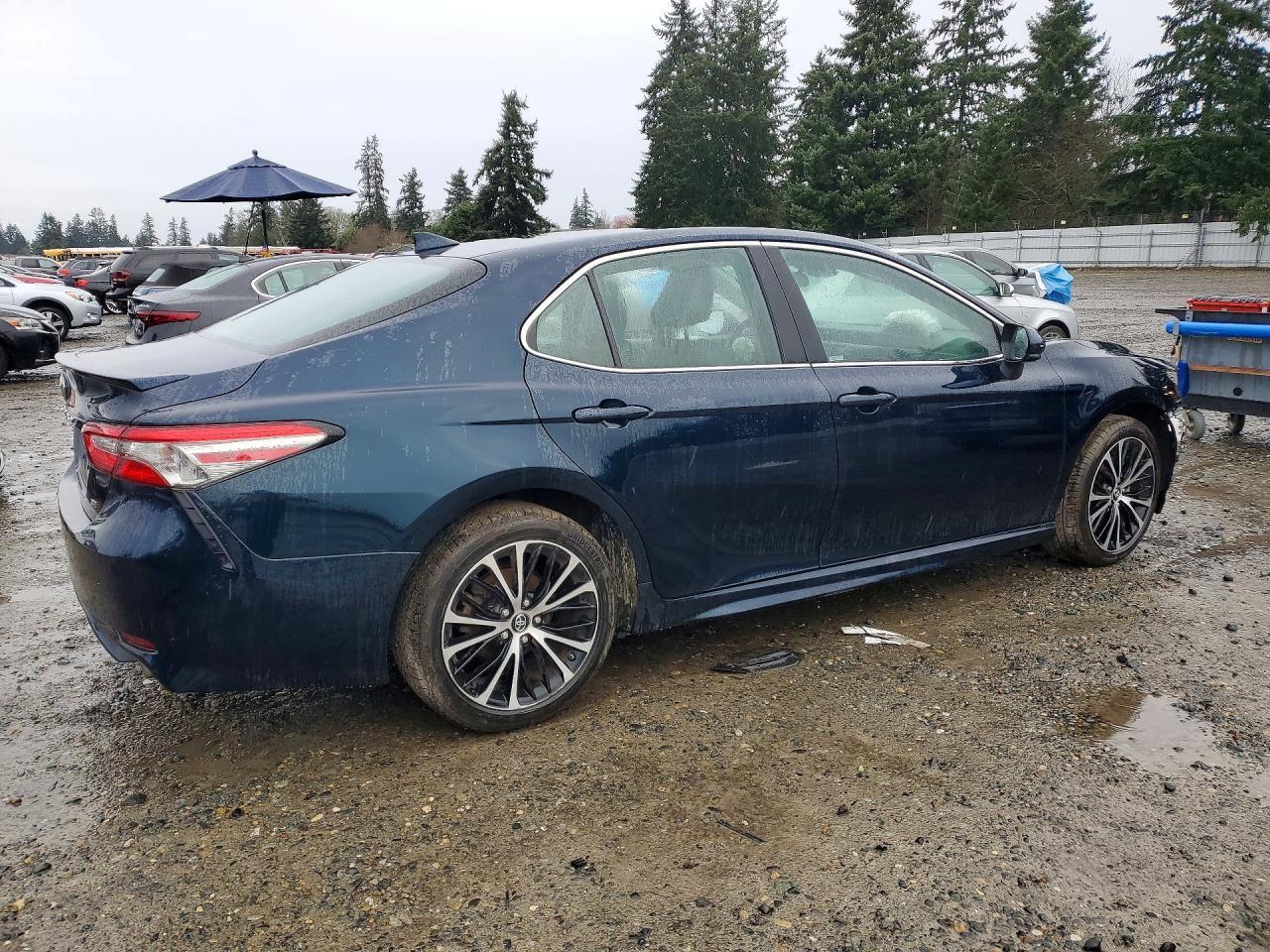 2019 Toyota Camry Se - Фото 3