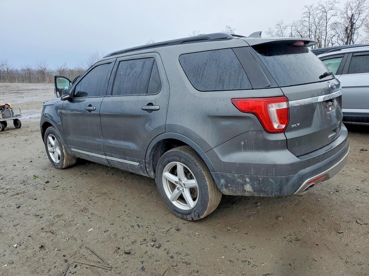 2017 Ford Explorer Xlt - Image 2