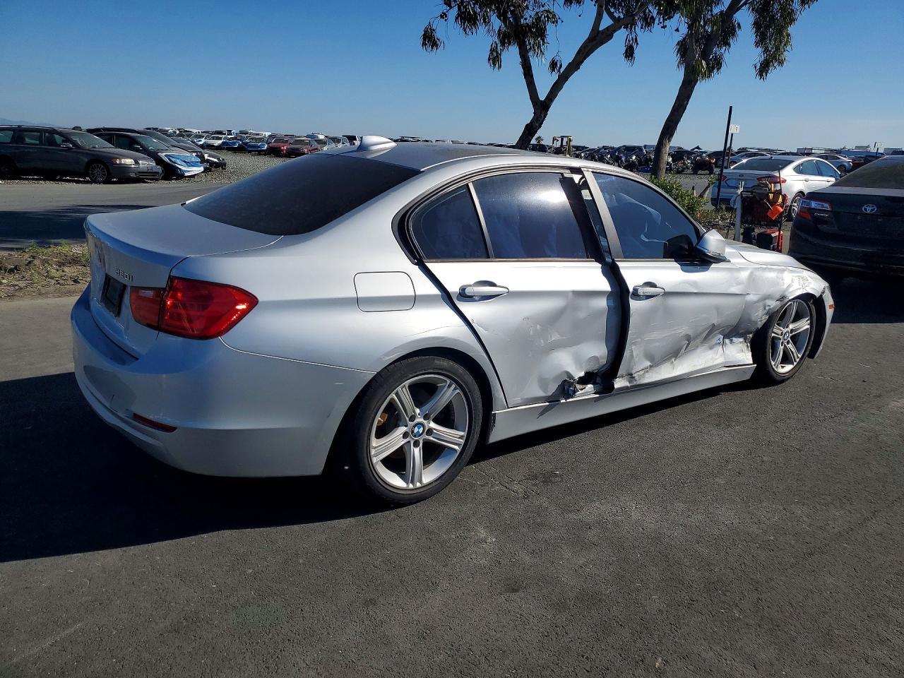 2015 BMW 320 I - Image 3
