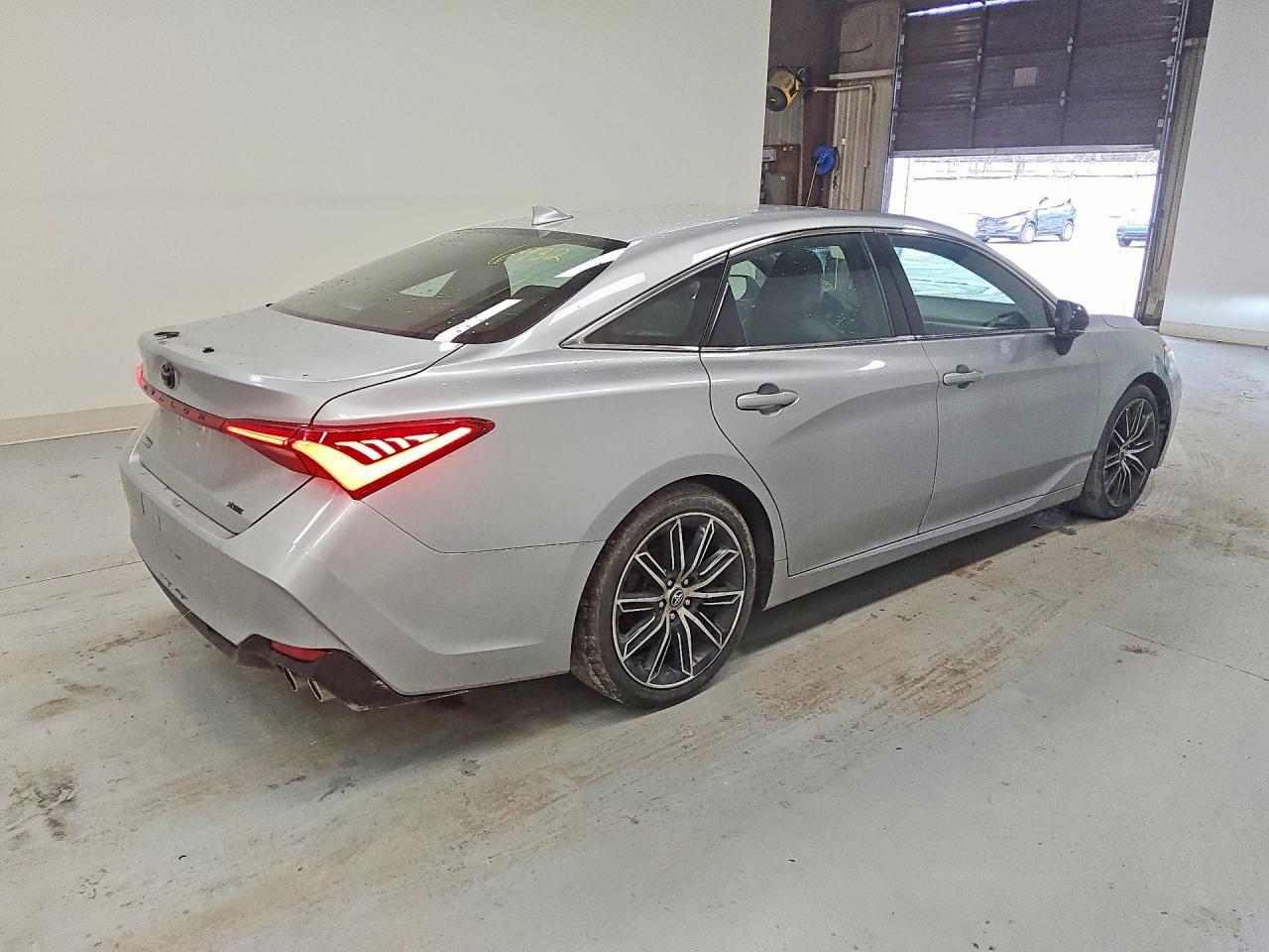 2019 Toyota Avalon Xse - Фото 3