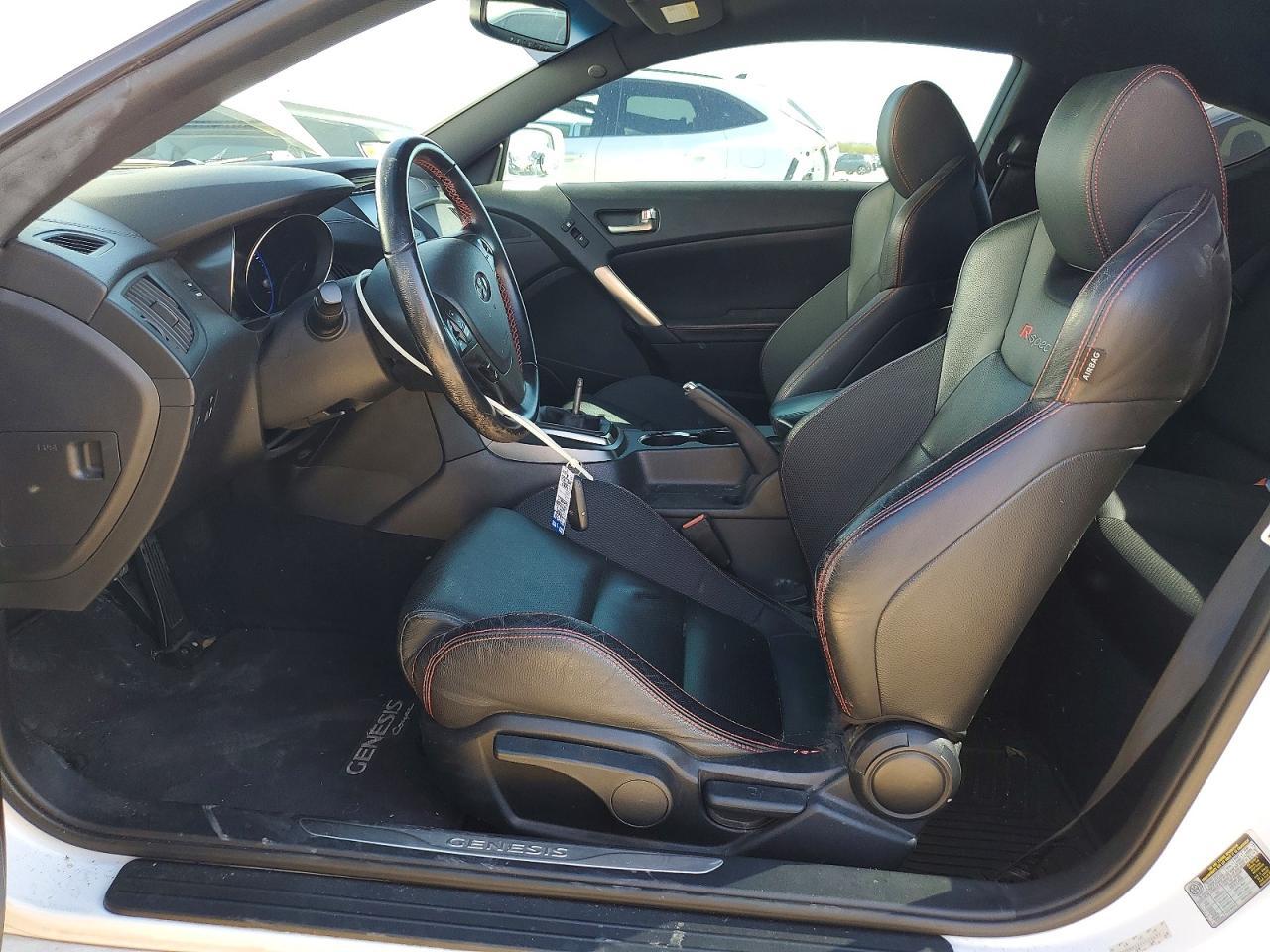 2015 Hyundai Genesis Coupe 3.8 R-Spec - Image 7