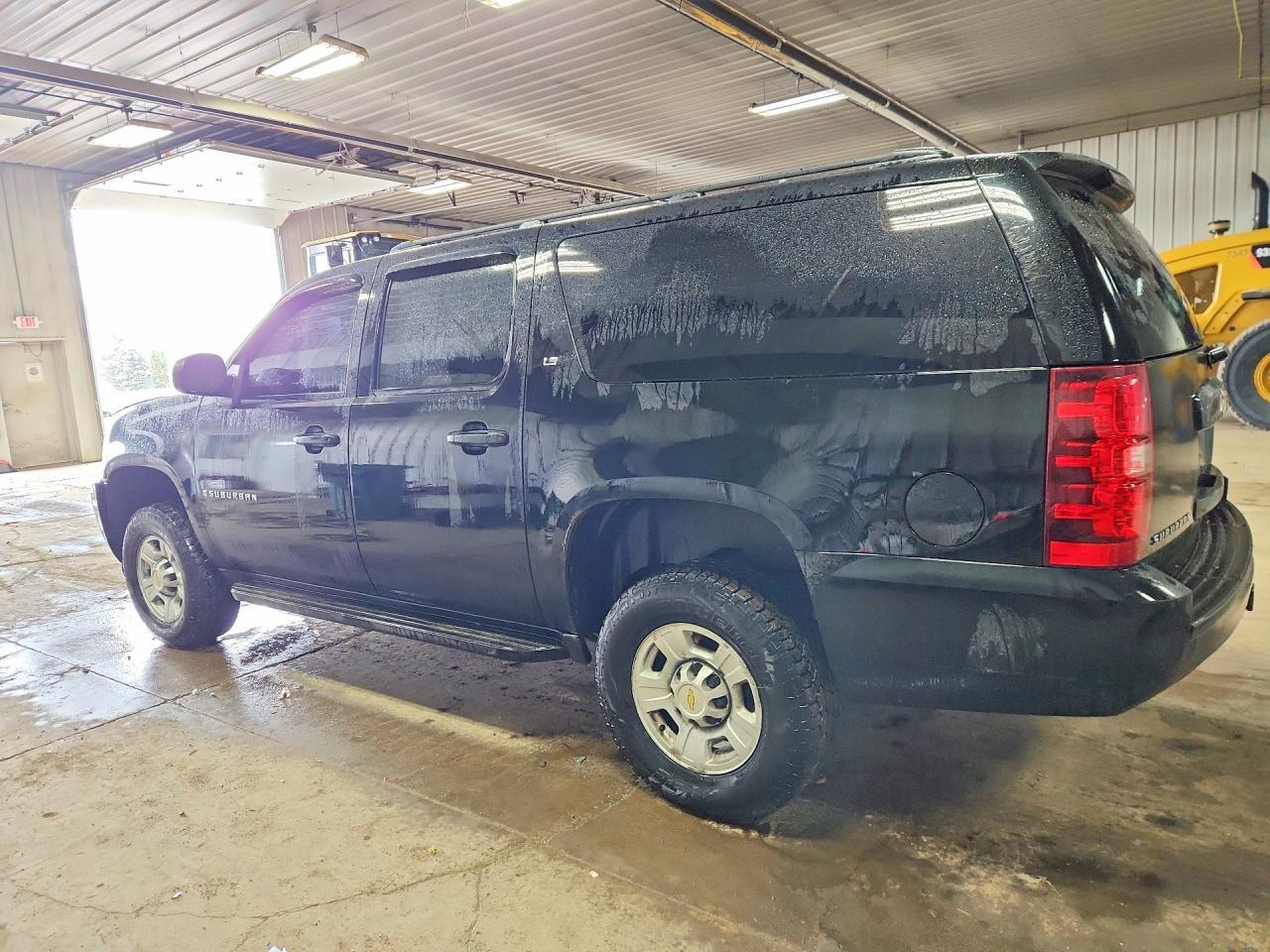 2009 Chevrolet Suburban K2500 Ls - Фото 2