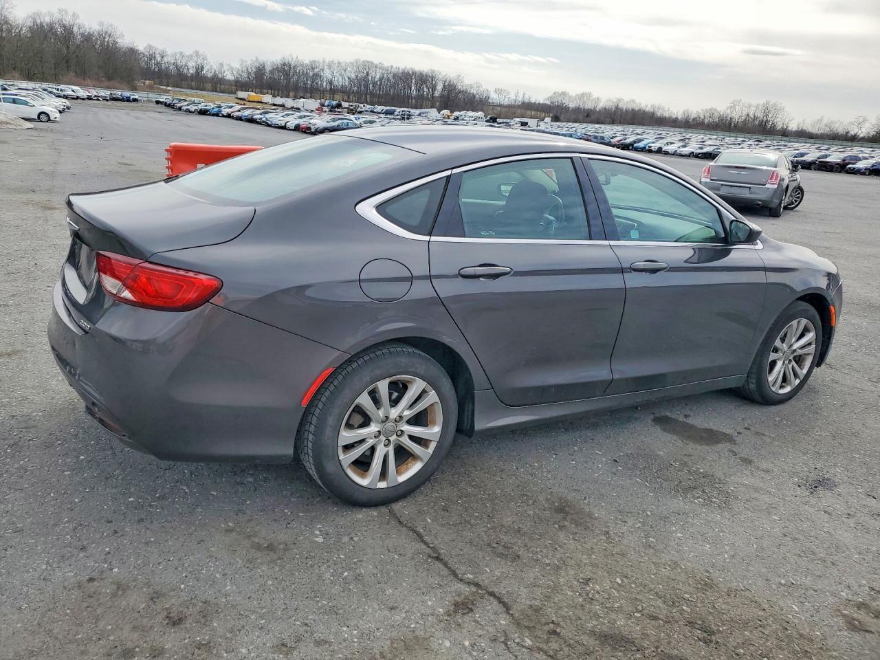 2016 Chrysler 200 Limited - Image 3