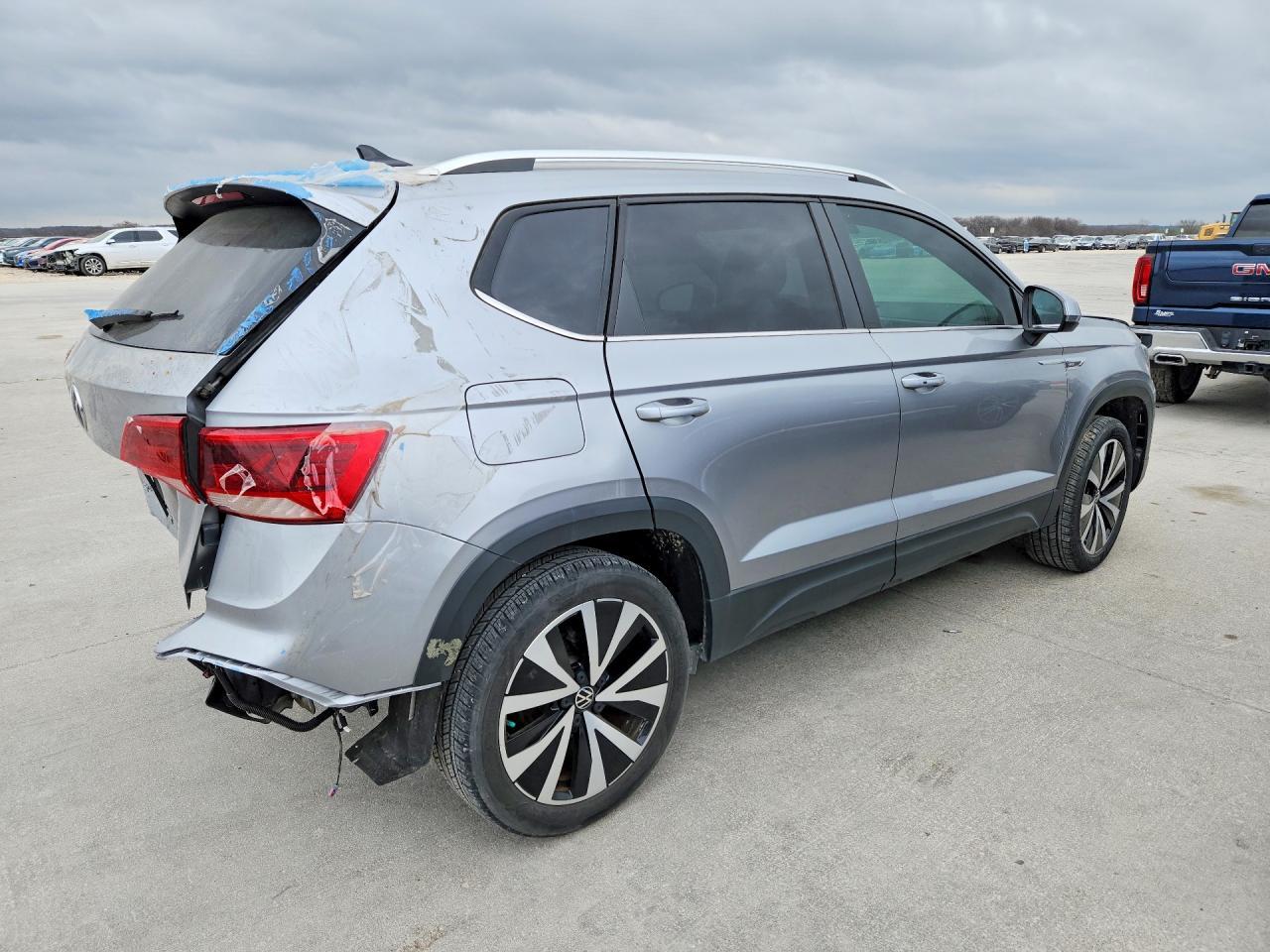 2023 Volkswagen Taos Se - Image 3