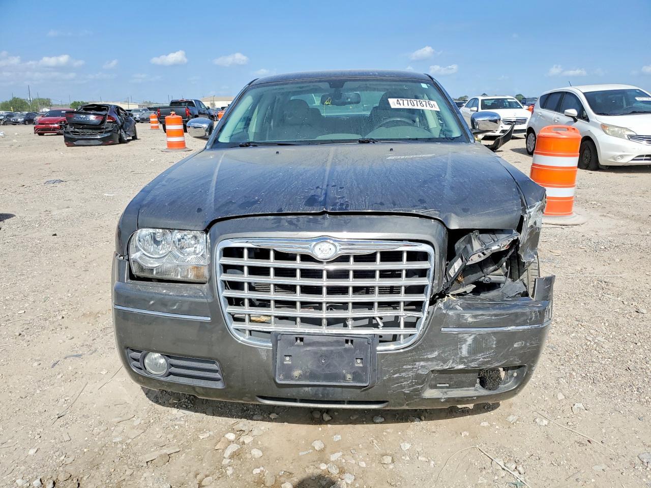 2010 Chrysler 300 Touring - Image 5