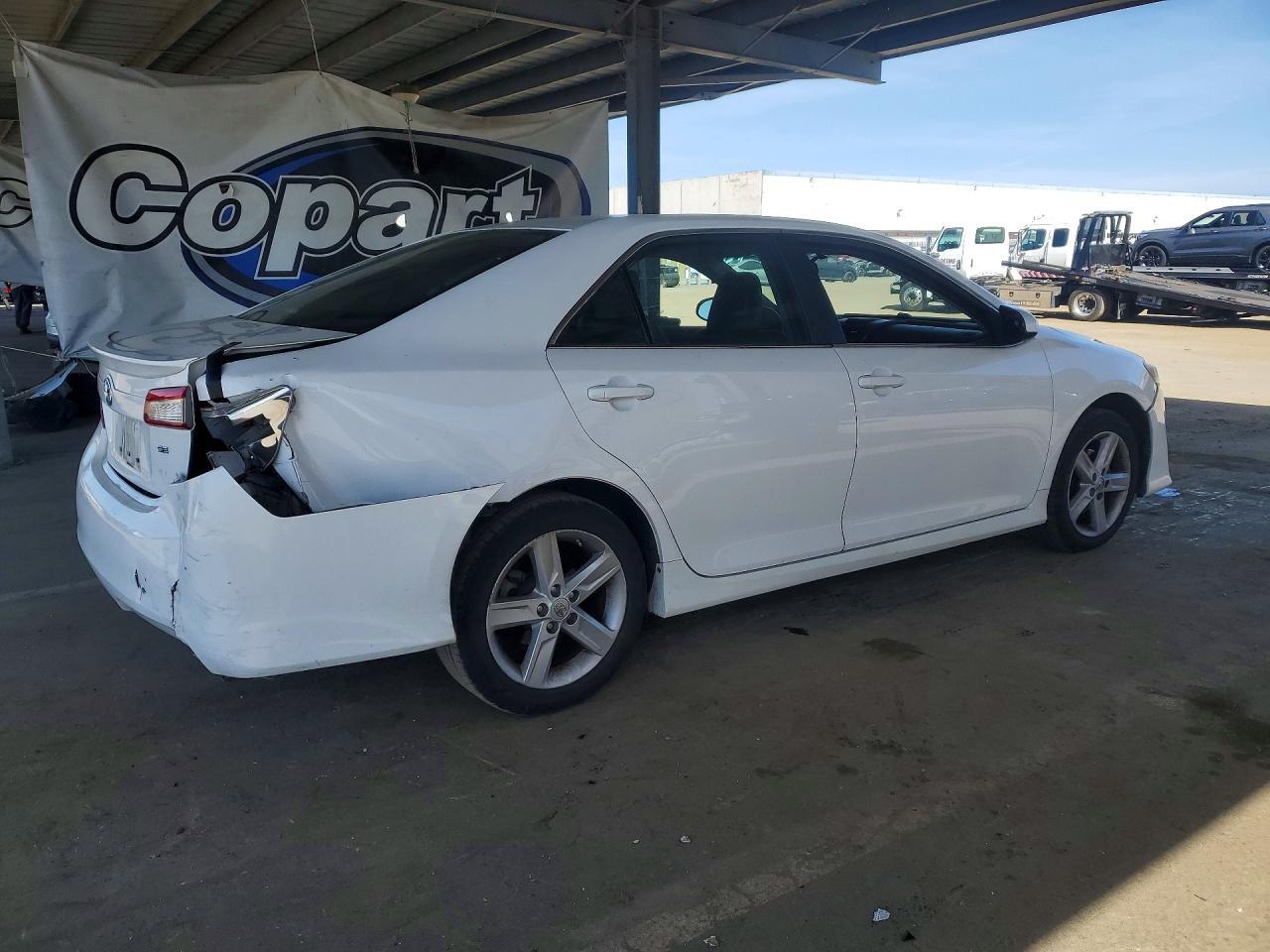 2013 Toyota Camry - Фото 3