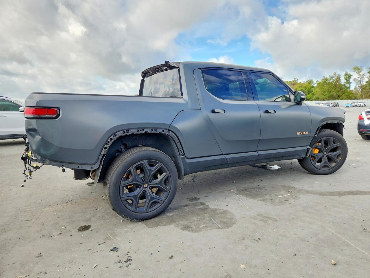 2023 Rivian R1T Adventure - Image 3