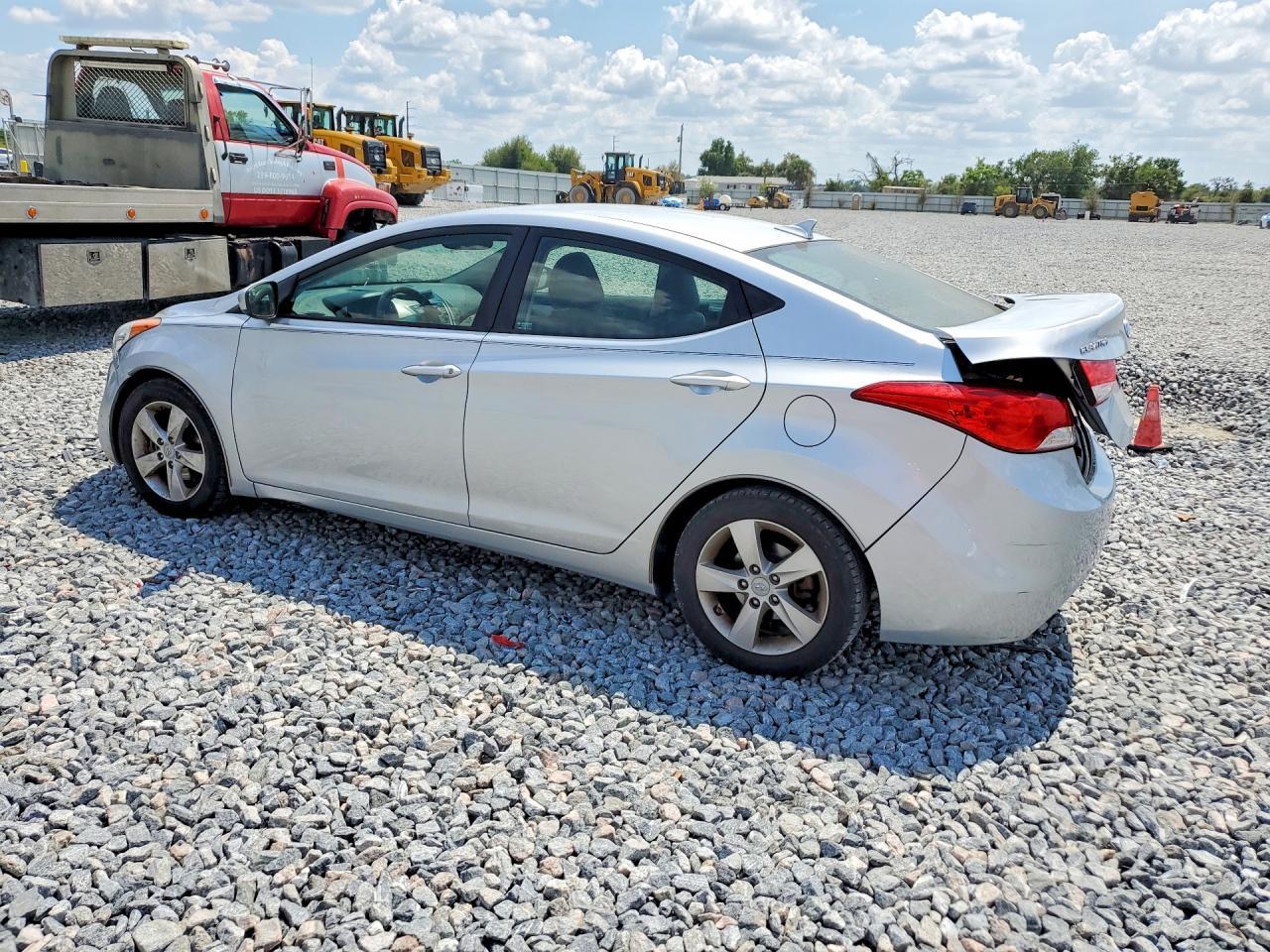 2013 Hyundai Elantra - Image 2