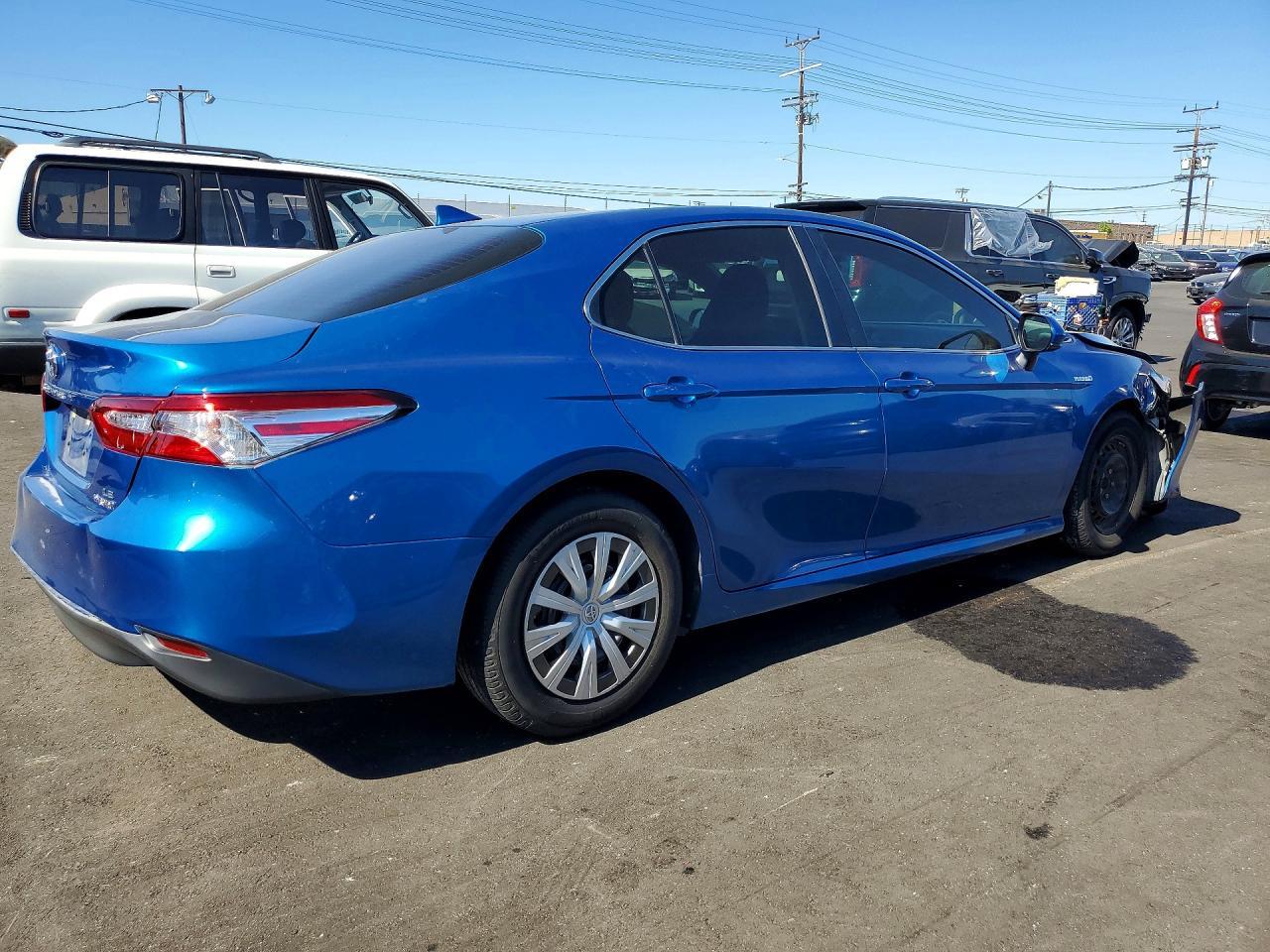 2020 Toyota Camry Hybrid Le - Фото 3