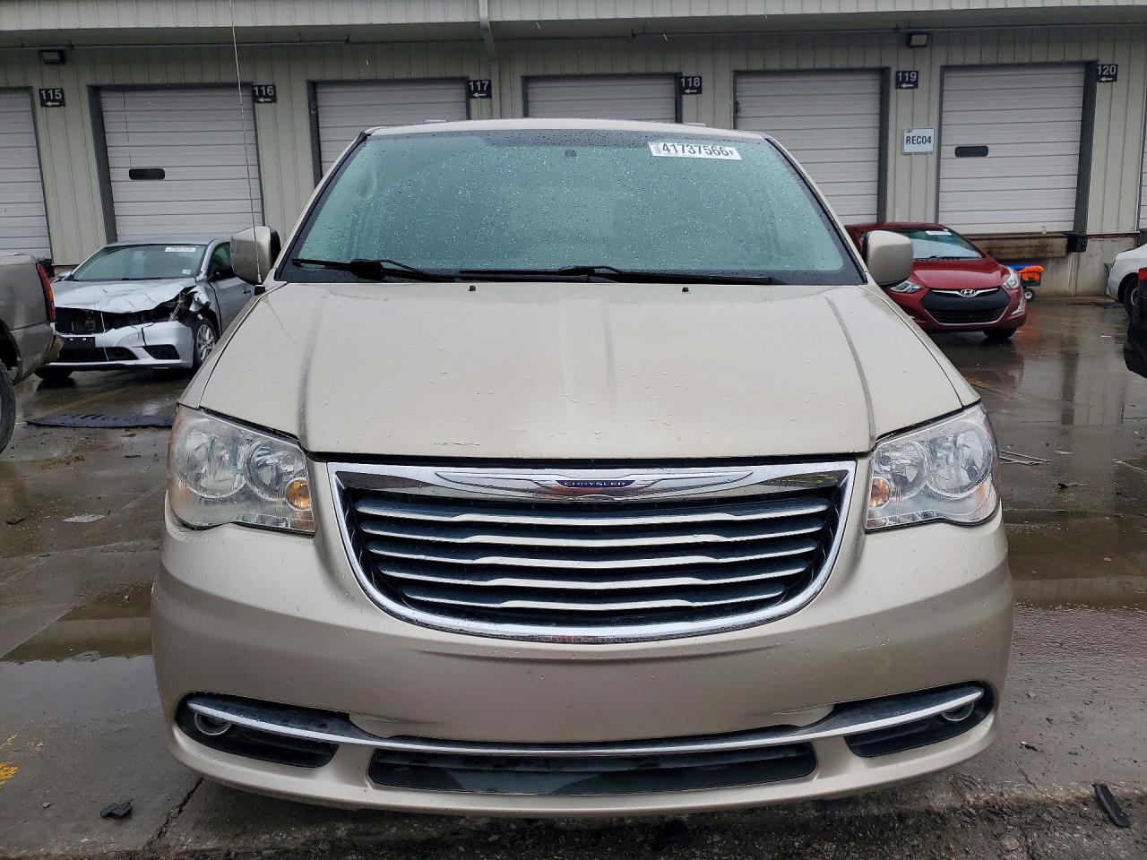 2015 Chrysler Town & Country Touring - Фото 5