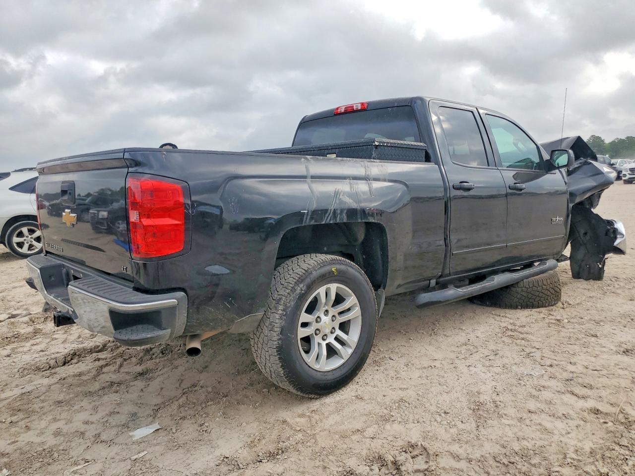 2016 Chevrolet Silverado - Фото 3