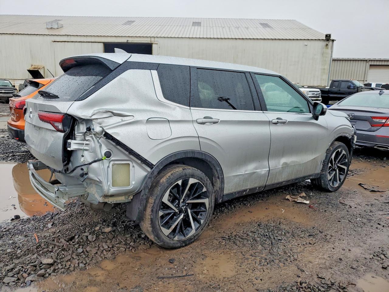 2024 Mitsubishi Outlander Se - Image 3